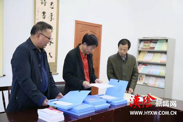 安康市委党史学习教育巡回指导组督导汉阴县档史馆党史学习教育