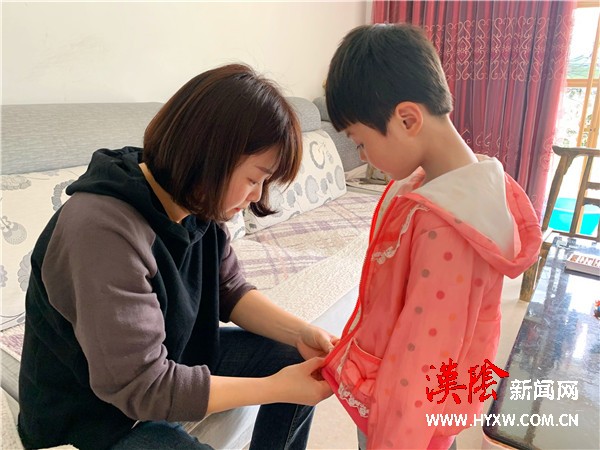 汉阴县城关镇中心幼儿园“上门一对一服务”让特殊幼儿感受特别的爱