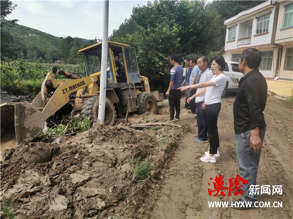 县妇联深入帮联蔡家河村查看灾情指导灾后自建工作
