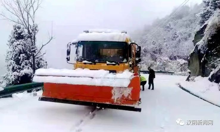 【新春走基层】汉阴突降暴雪，各部门及时组织除雪保畅通