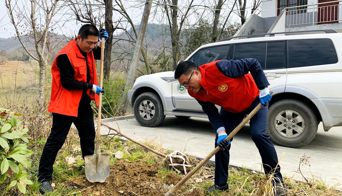 安康市生态环境局汉阴分局：“践行雷锋精神·共建锦绣汉阴”主题党日活动