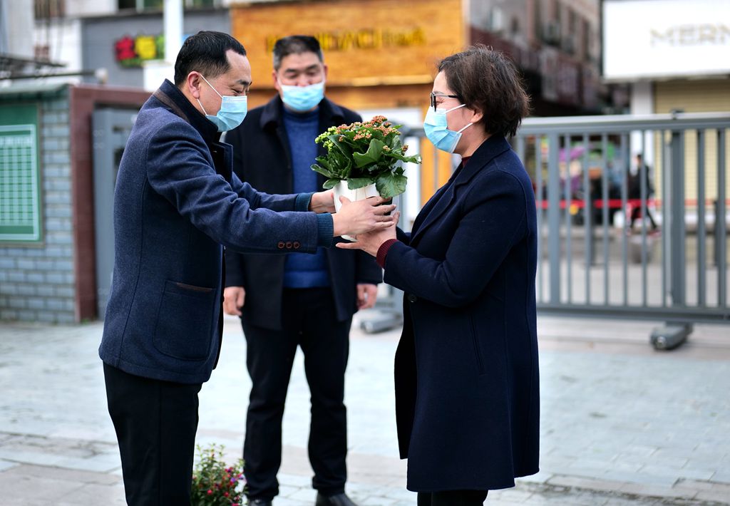 汉阴县初级中学“三八”节致敬女园丁 