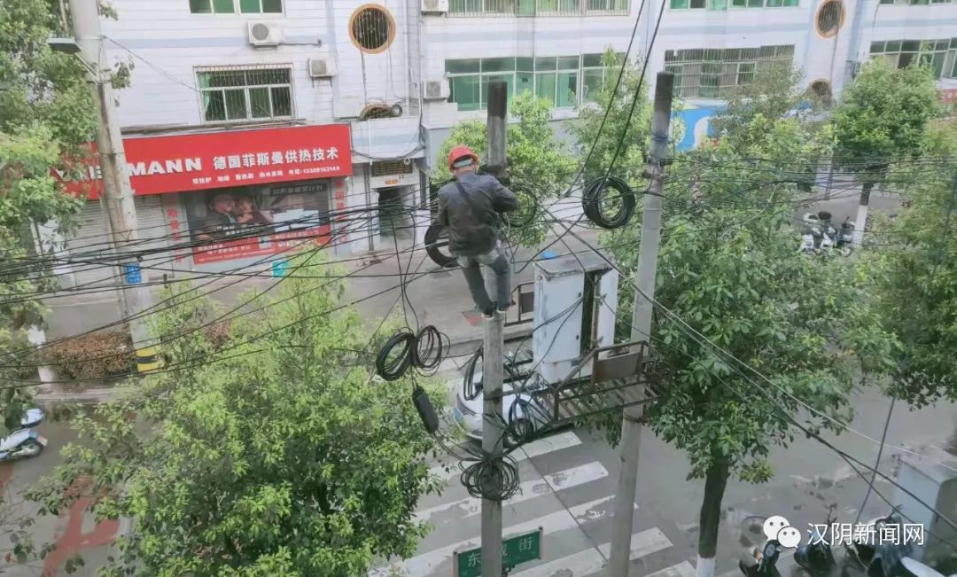 【建设“四个城市”】汉阴：东城街弱电入地施工作业正式启动