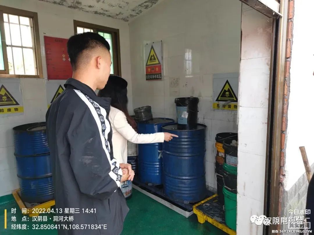 市生态环境局汉阴分局开展汽修行业废气处理和危废处置专项执法检查