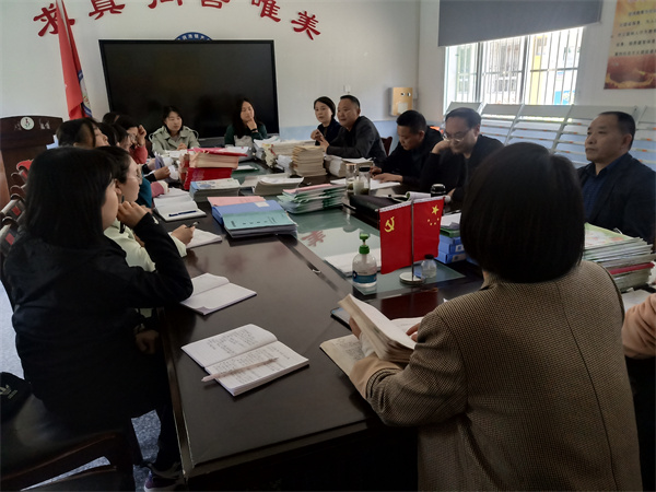 汉阴县涧池镇教育督导室到东岳小学开展常规督导