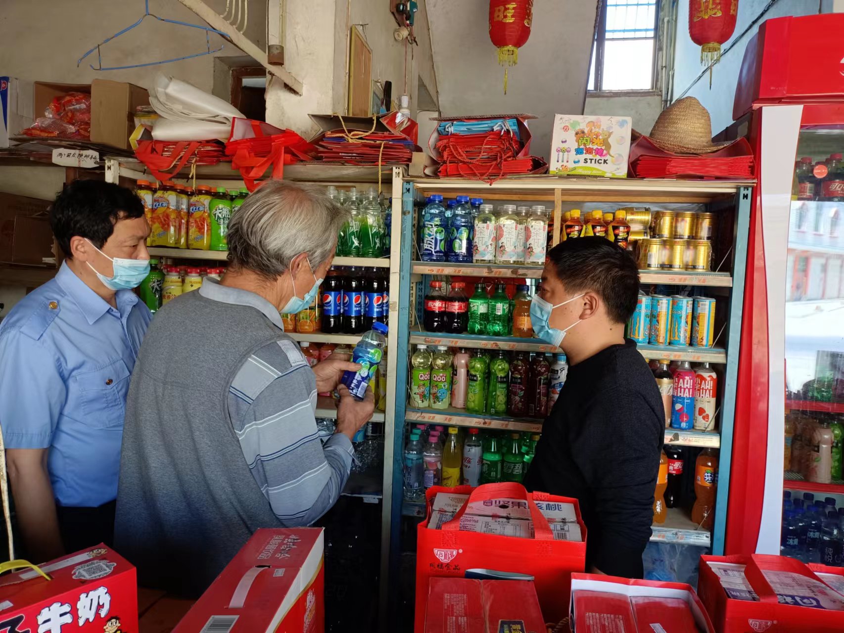 守底线 查隐患 保安全 平梁市场监管所开展节前食品药品特种设备安全大检查