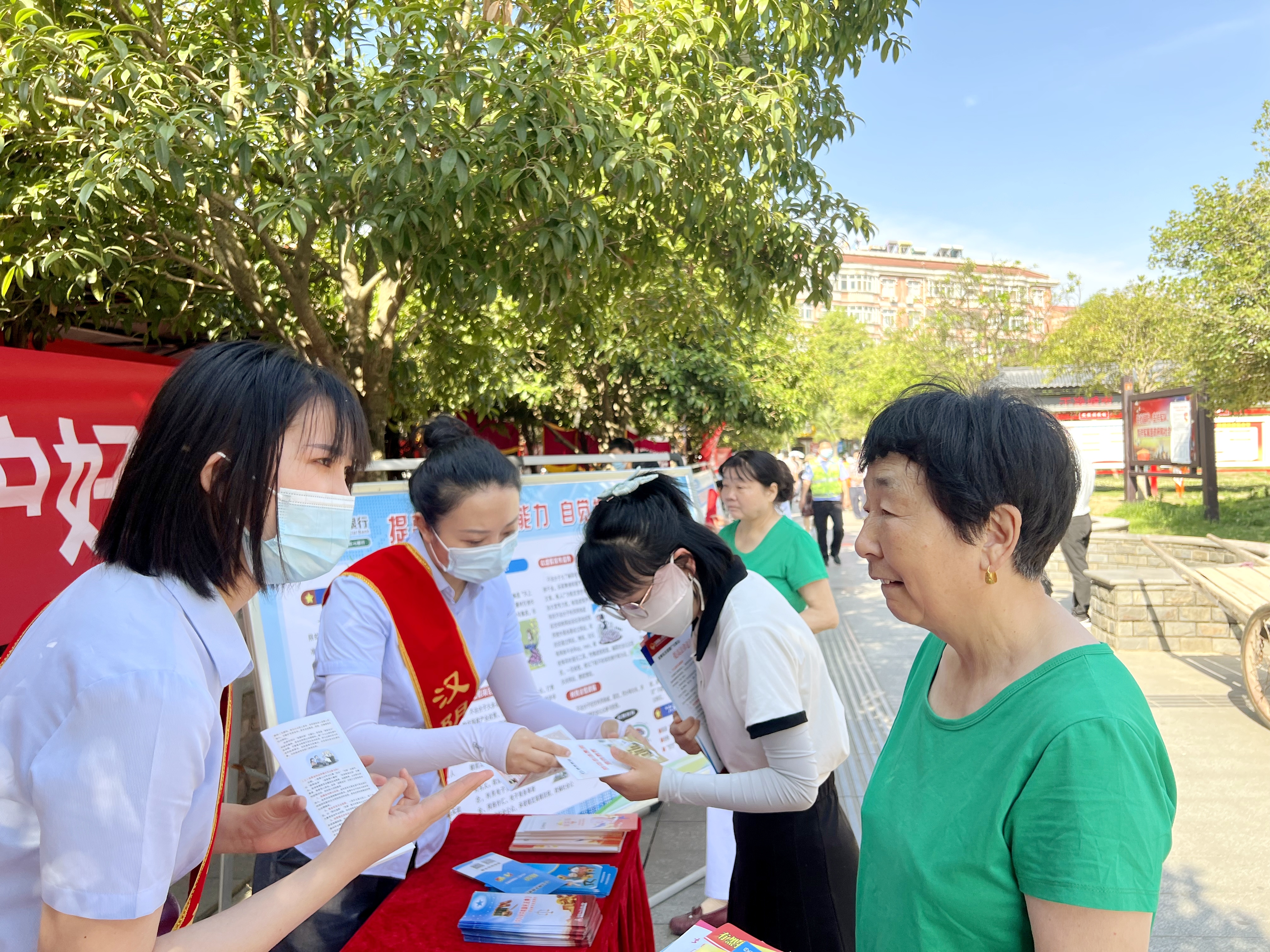 【信合党旗红—企业文化红】对非法集资说“不！”这家农商行持续开展“防范非法集资”等系列宣传活动