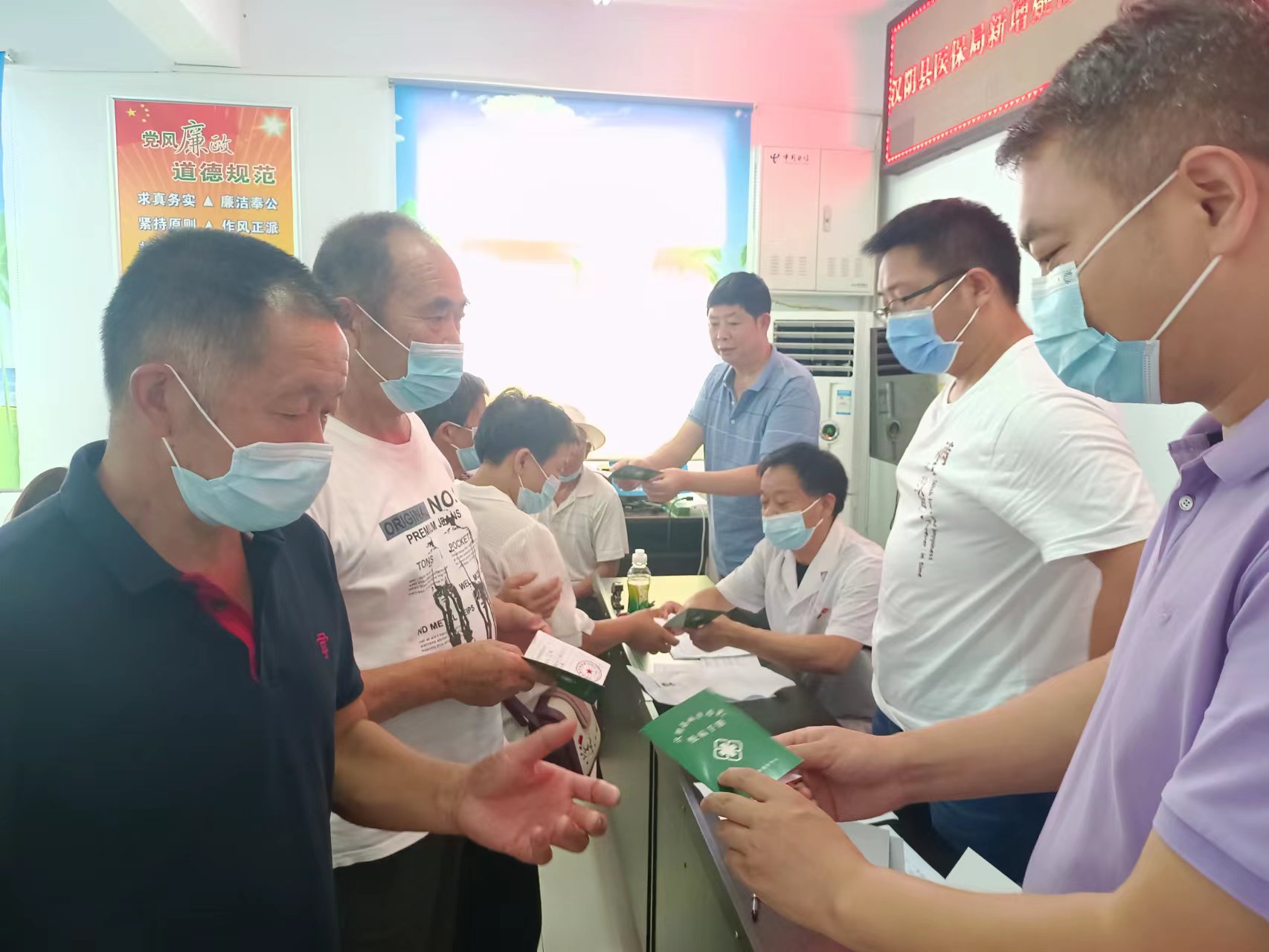 汉阴县医保局组织专家到各镇开展慢性病现场评审办证工作