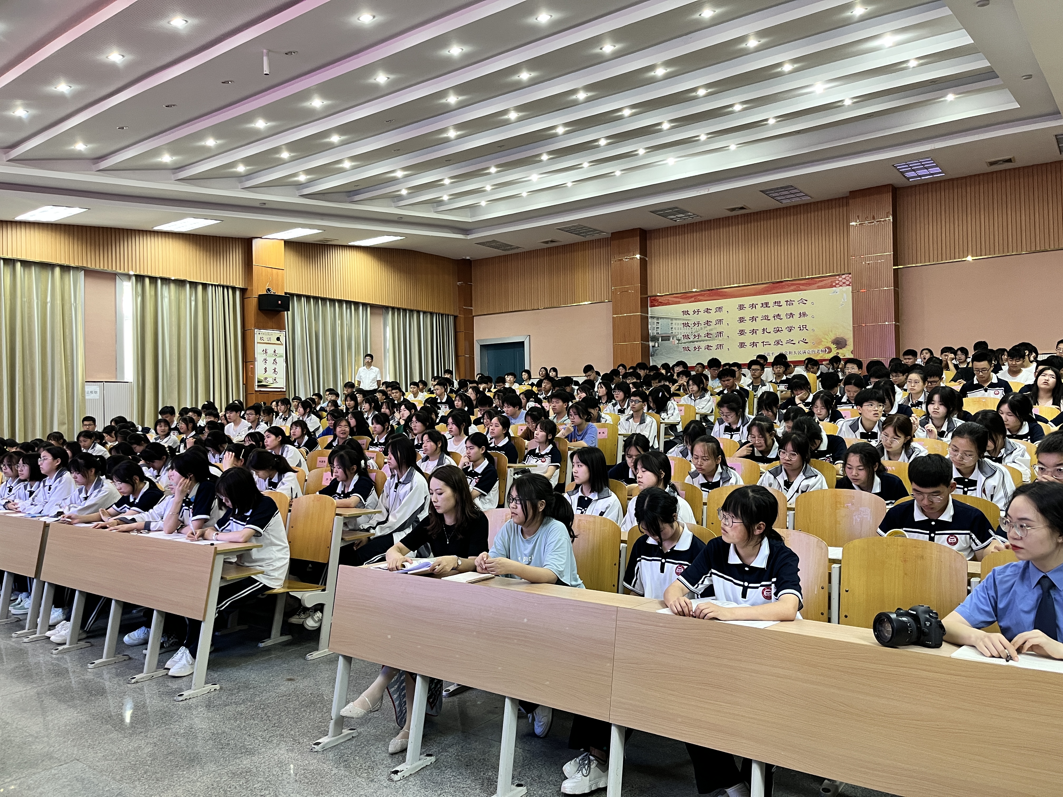 汉阴检察：让法治的阳光照亮校园——检察长送法进校园