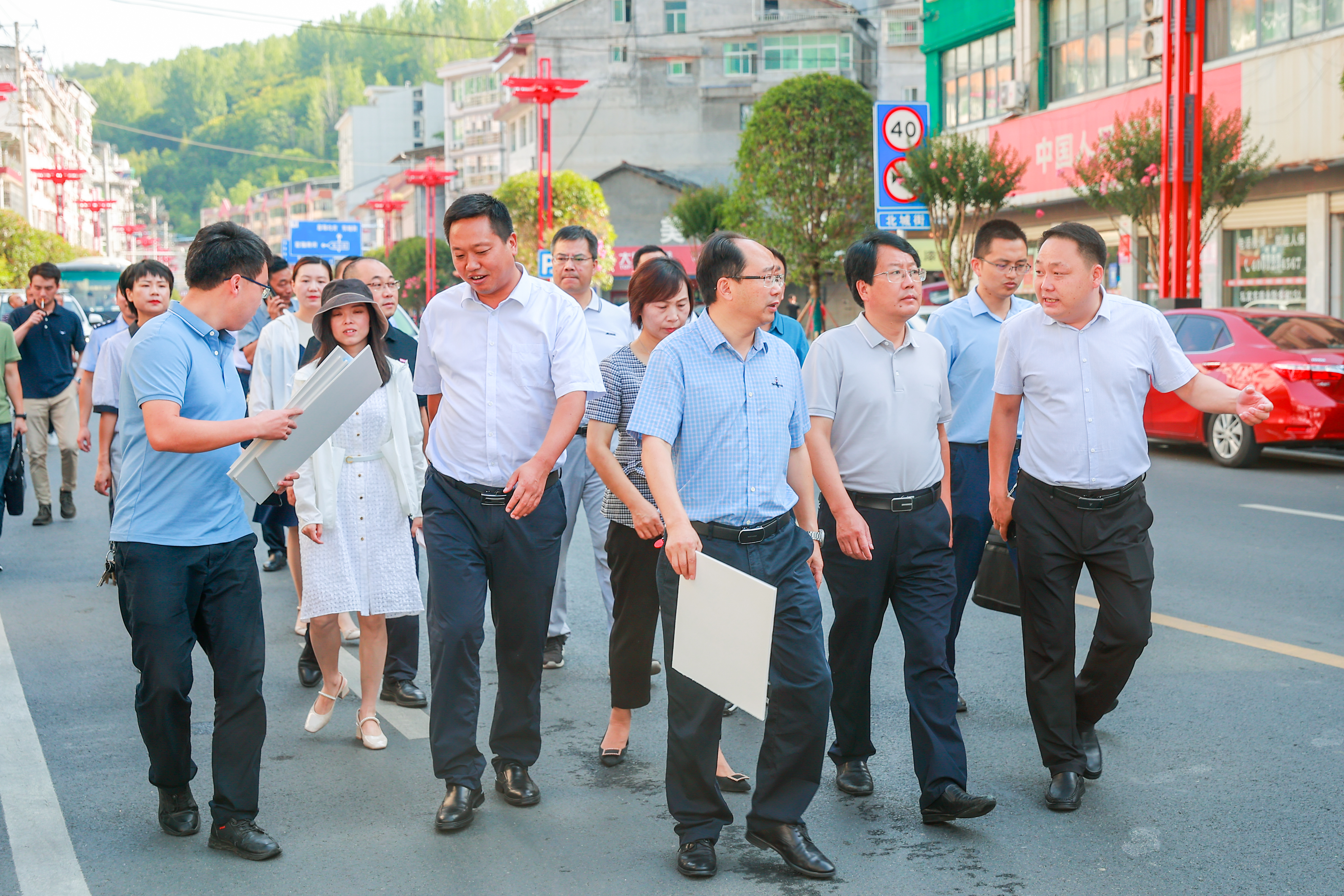 县住建局组织开展2022年民生实事现场视察观摩活动