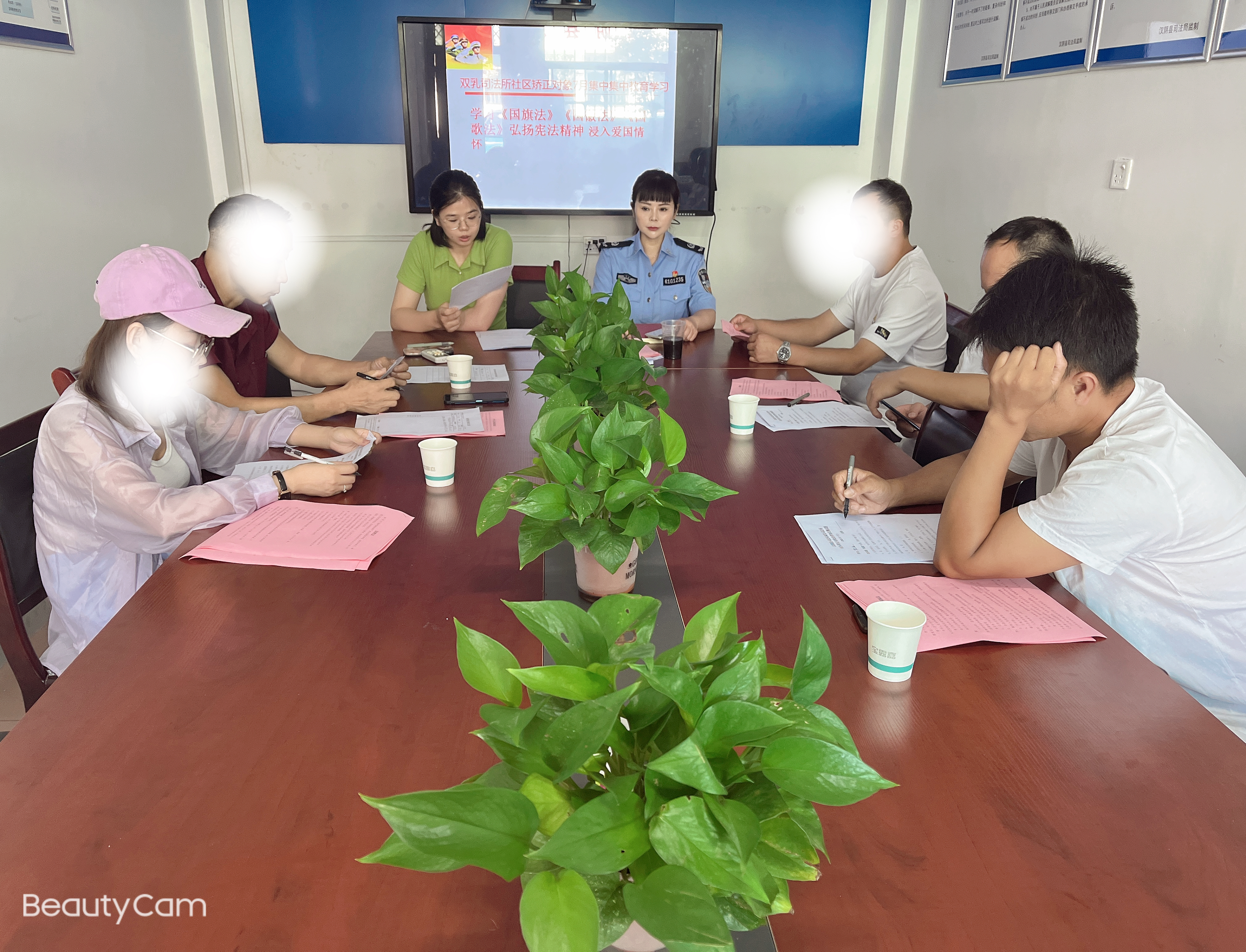 汉阴县双乳司法所：组织社区矫正对象学习《国旗法》《国徽法》《国歌法》