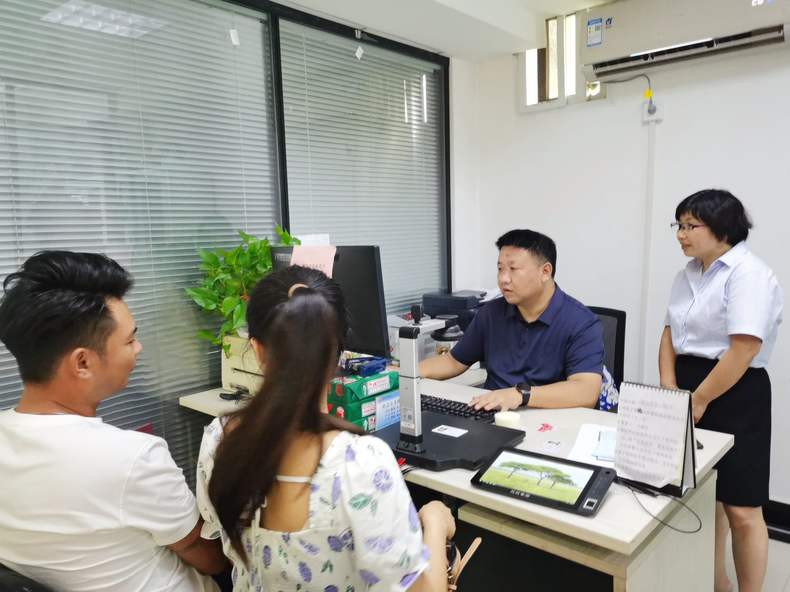 汉阴县民政局：领导体验“走流程、坐窗口、优服务” 推进服务再优化