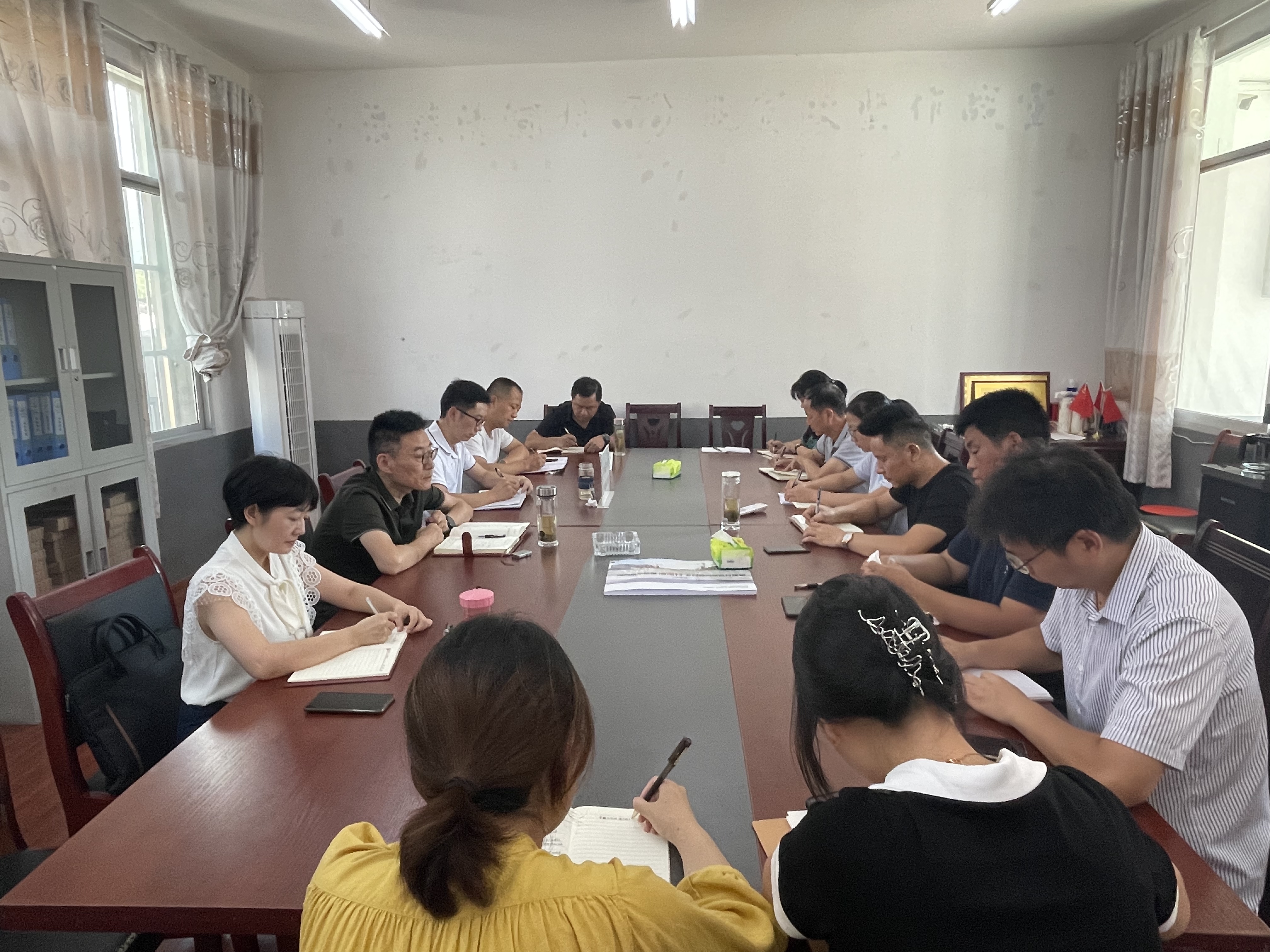 县委编办全力推动平梁镇清河村乡村振兴工作
