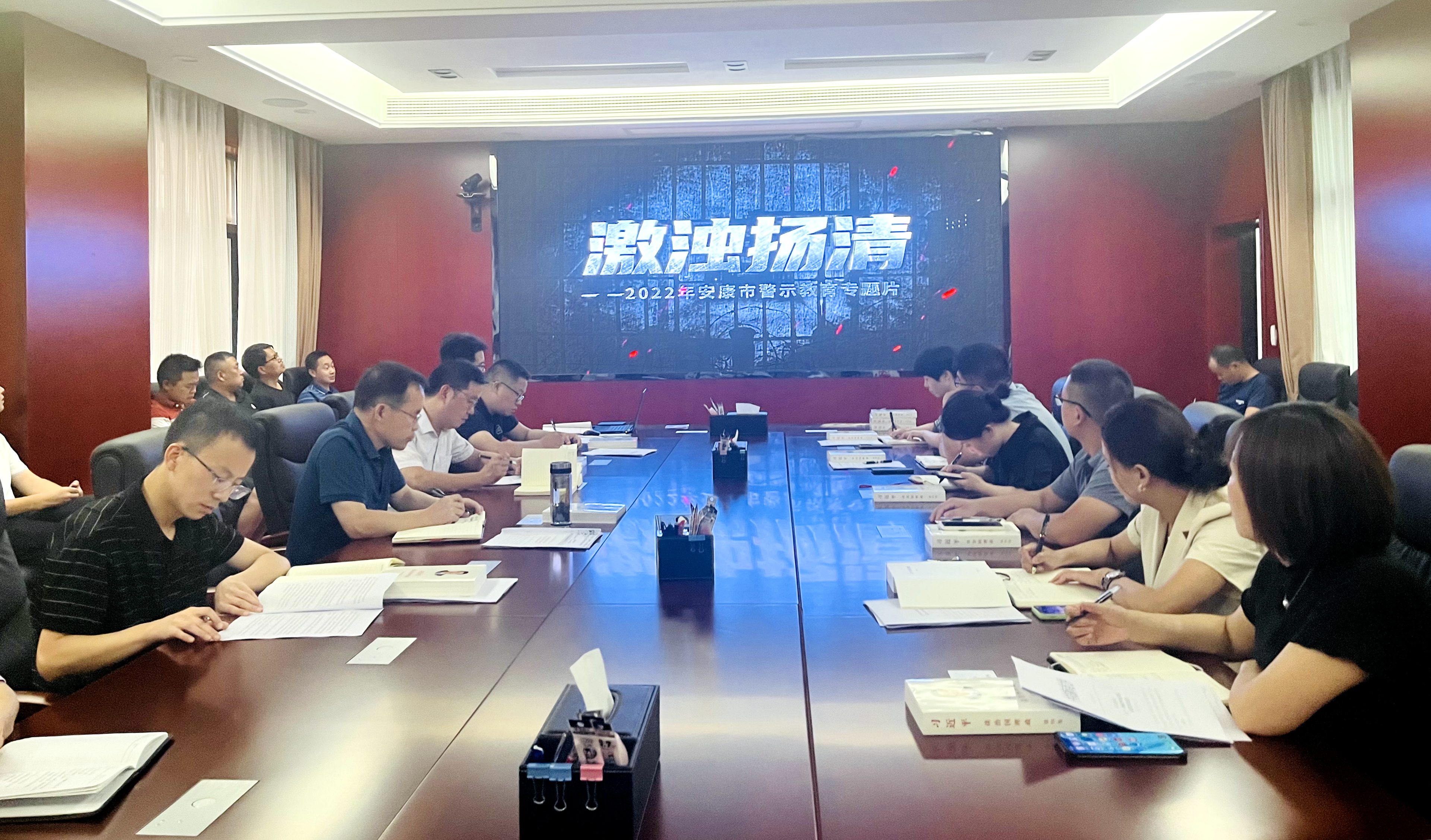 【加强纪律教育 改进工作作风】汉阴县委办公室扎实开展纪律教育宣传月活动