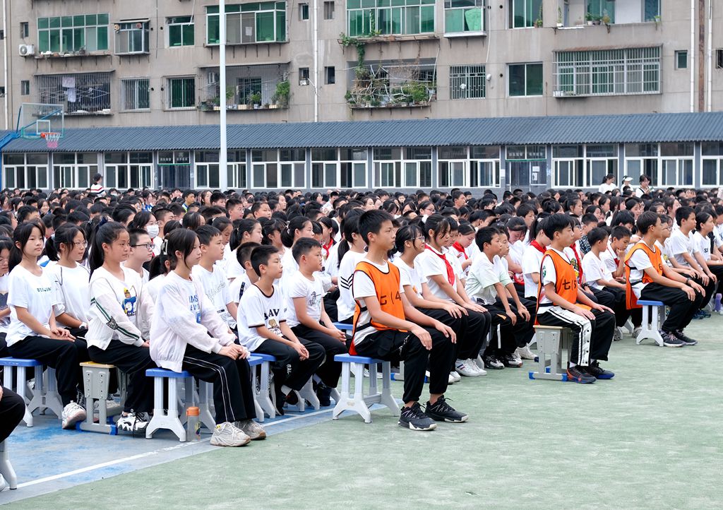 汉阴县2022年秋季“法治进校园”活动走进县初级中学