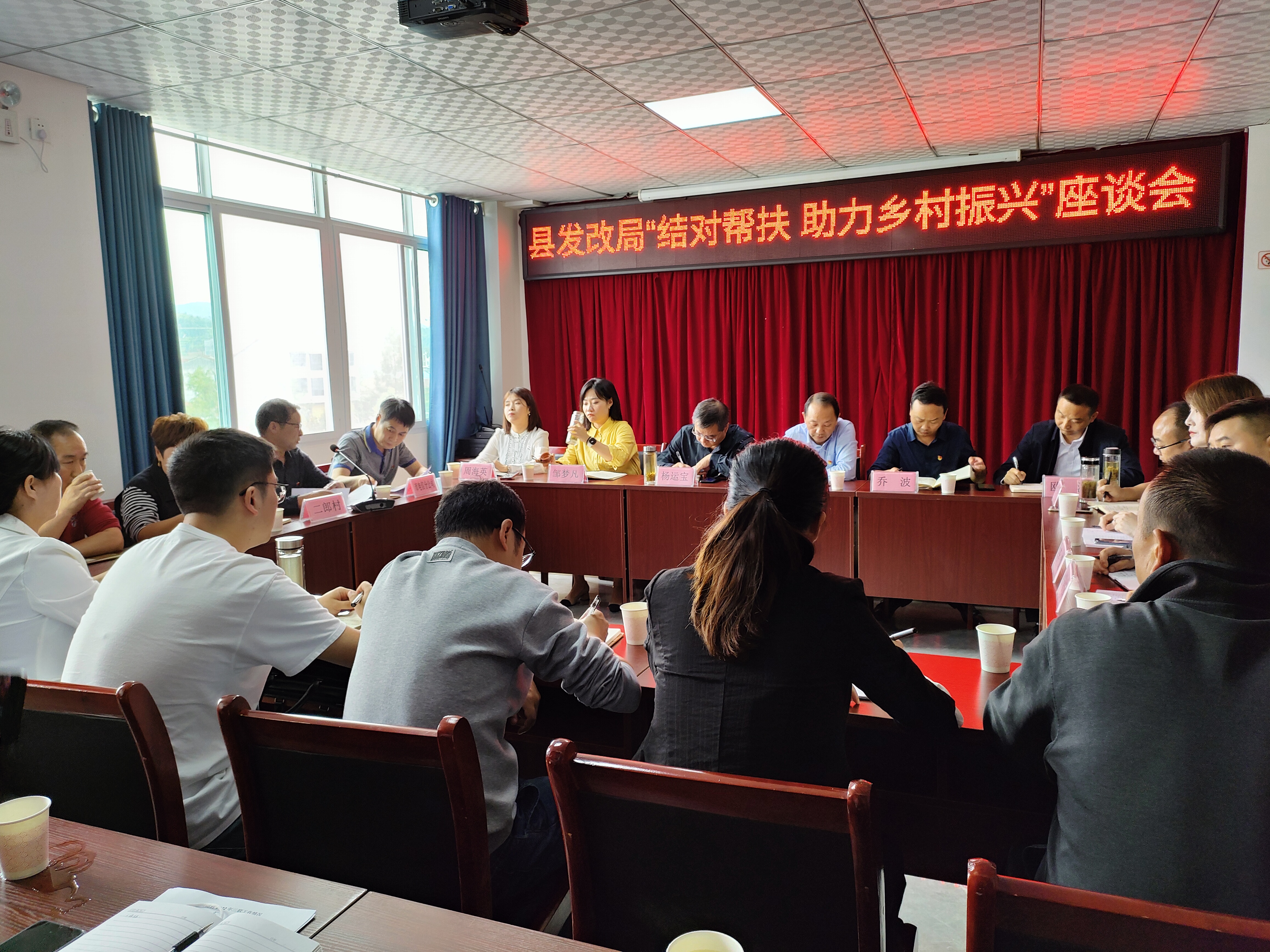 县发改局开展“喜迎二十大 携手促振兴”主题党日活动