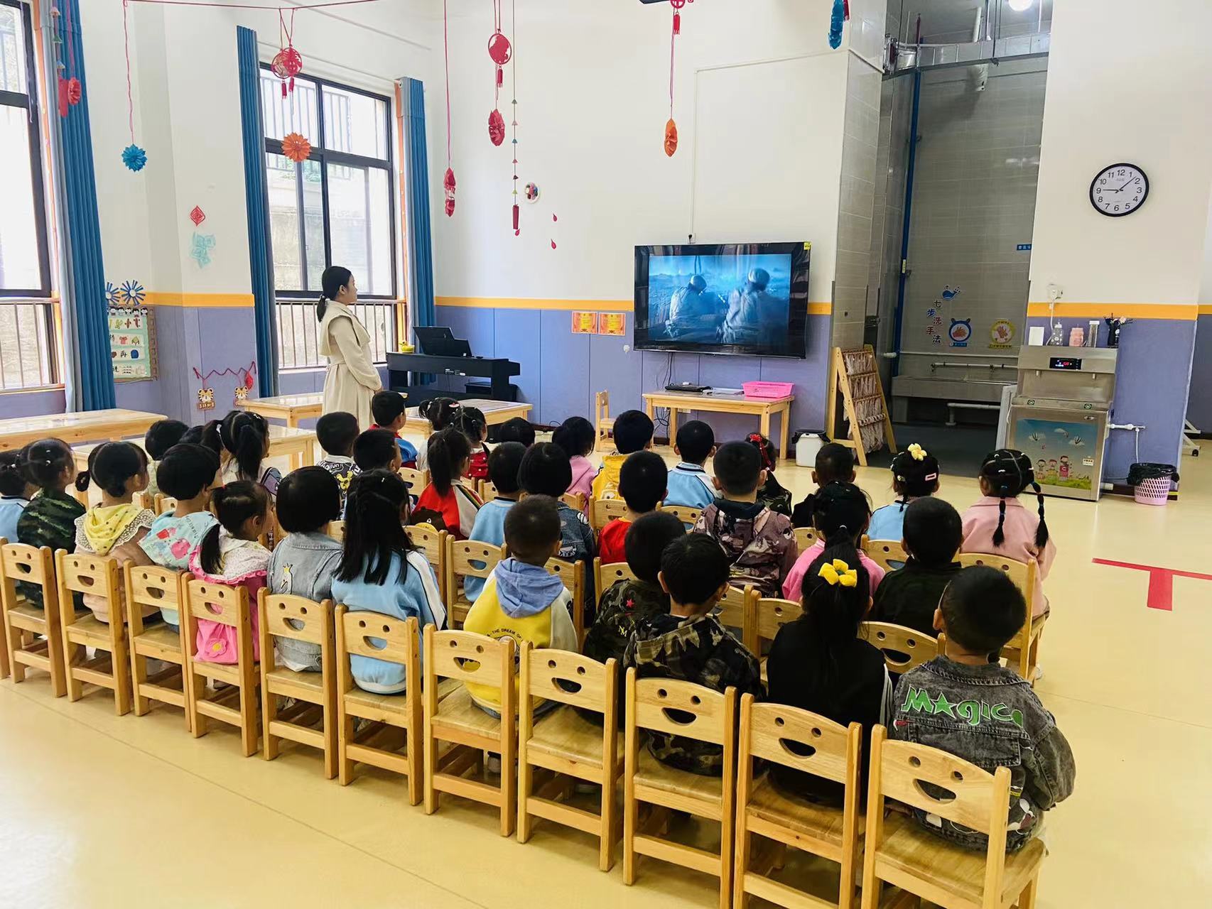 汉阴县第四幼儿园开展“烈士纪念日”活动