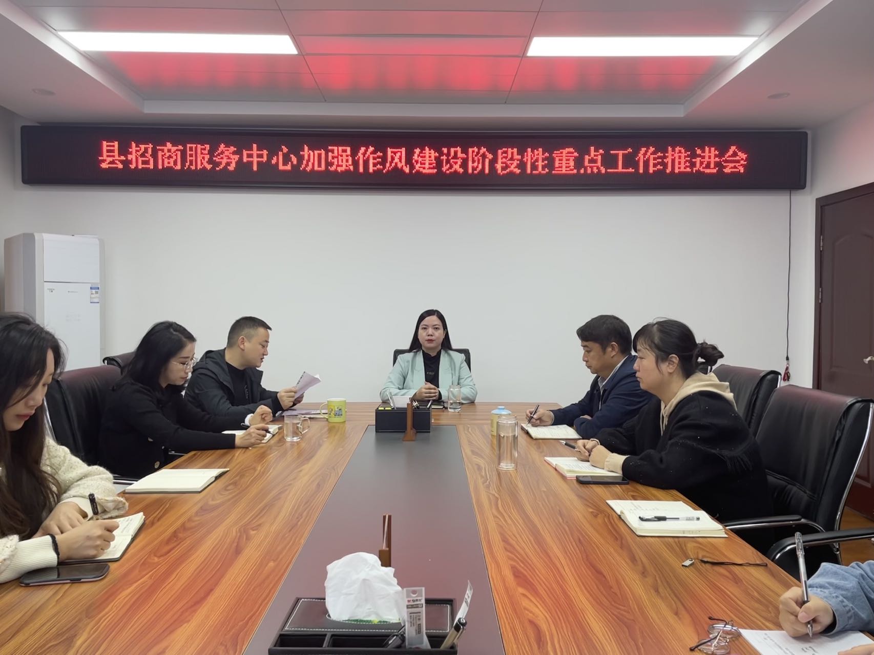 县招商服务中心三个“聚焦”推进作风建设走深走实