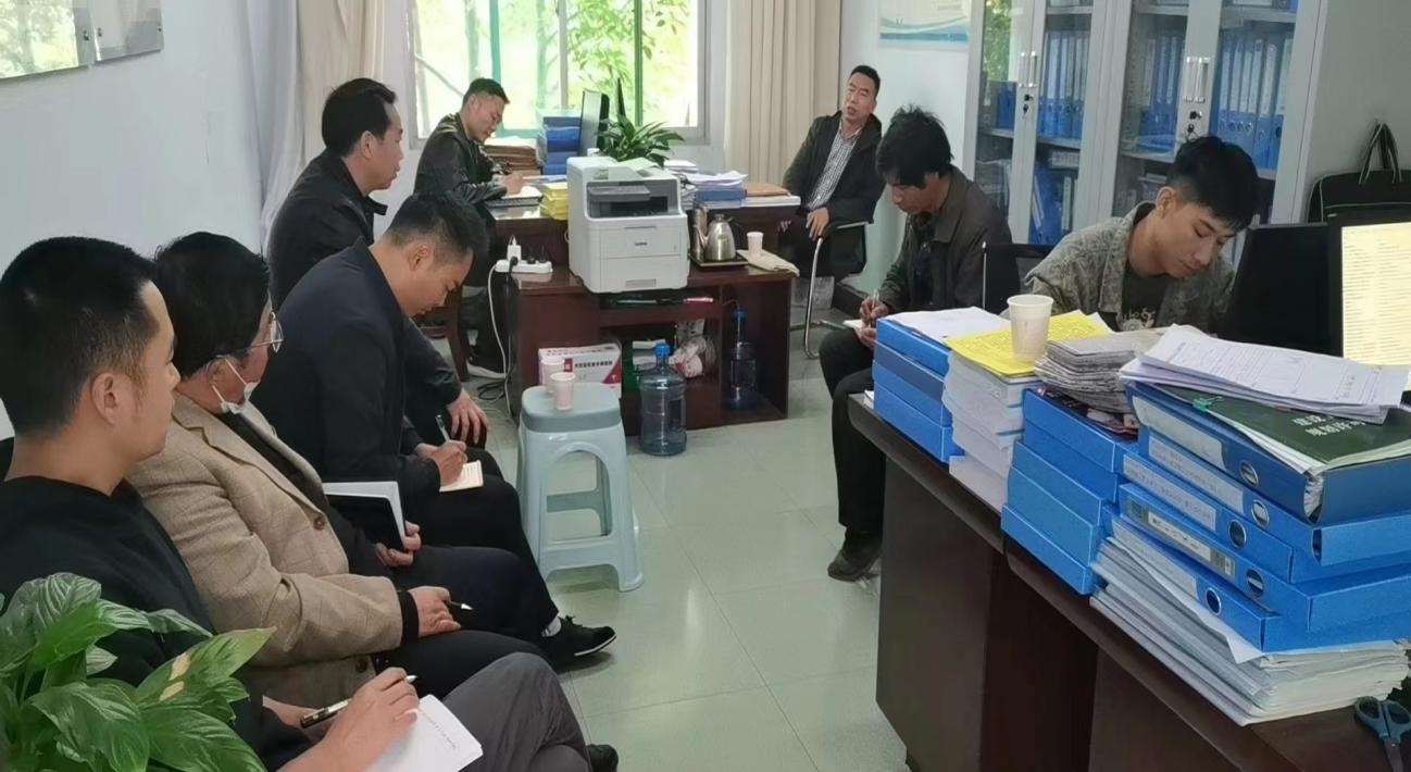 县住建局：召开老旧小区改造项目工程推进会