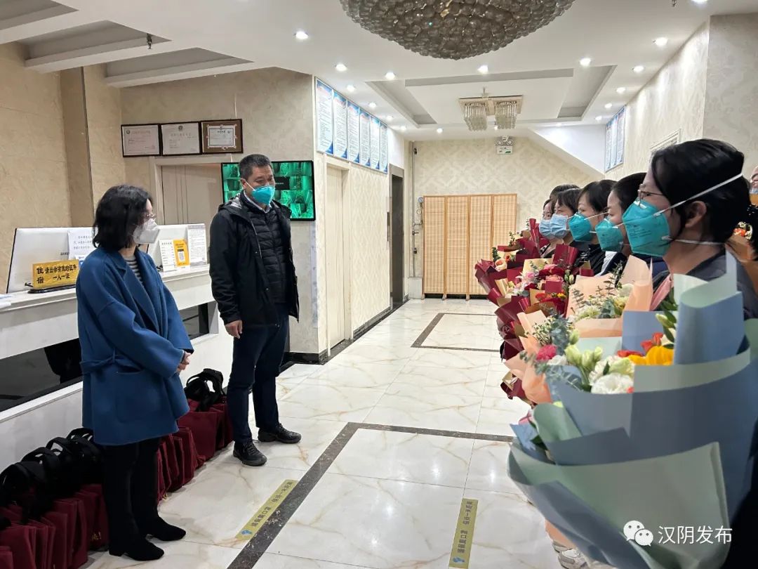 汉阴县领导慰问战“疫”一线核酸采样医护人员