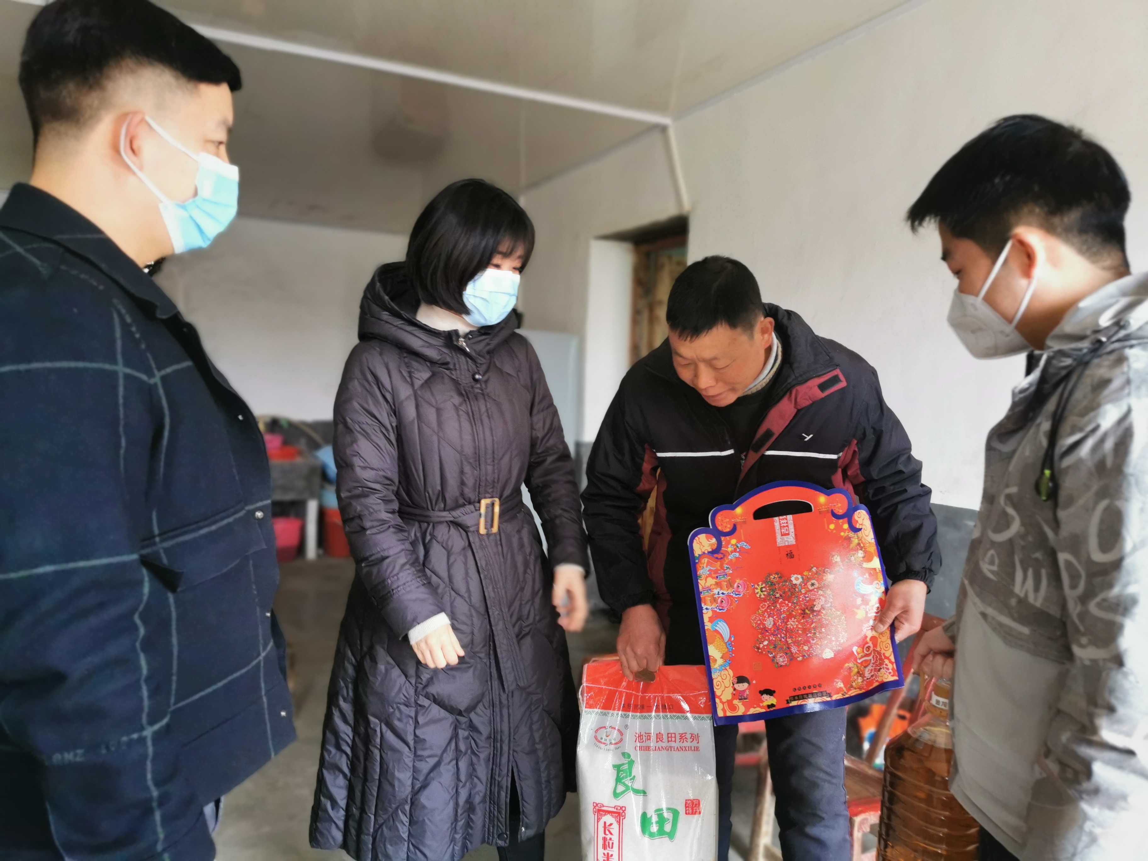 岁末走访送温暖 春节慰问暖人心