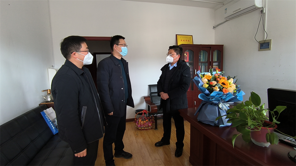 吴奎到县水利局开展服务专家春节慰问活动