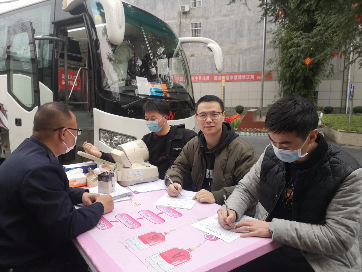 汉阴县政府办组织开展无偿献血志愿服务活动