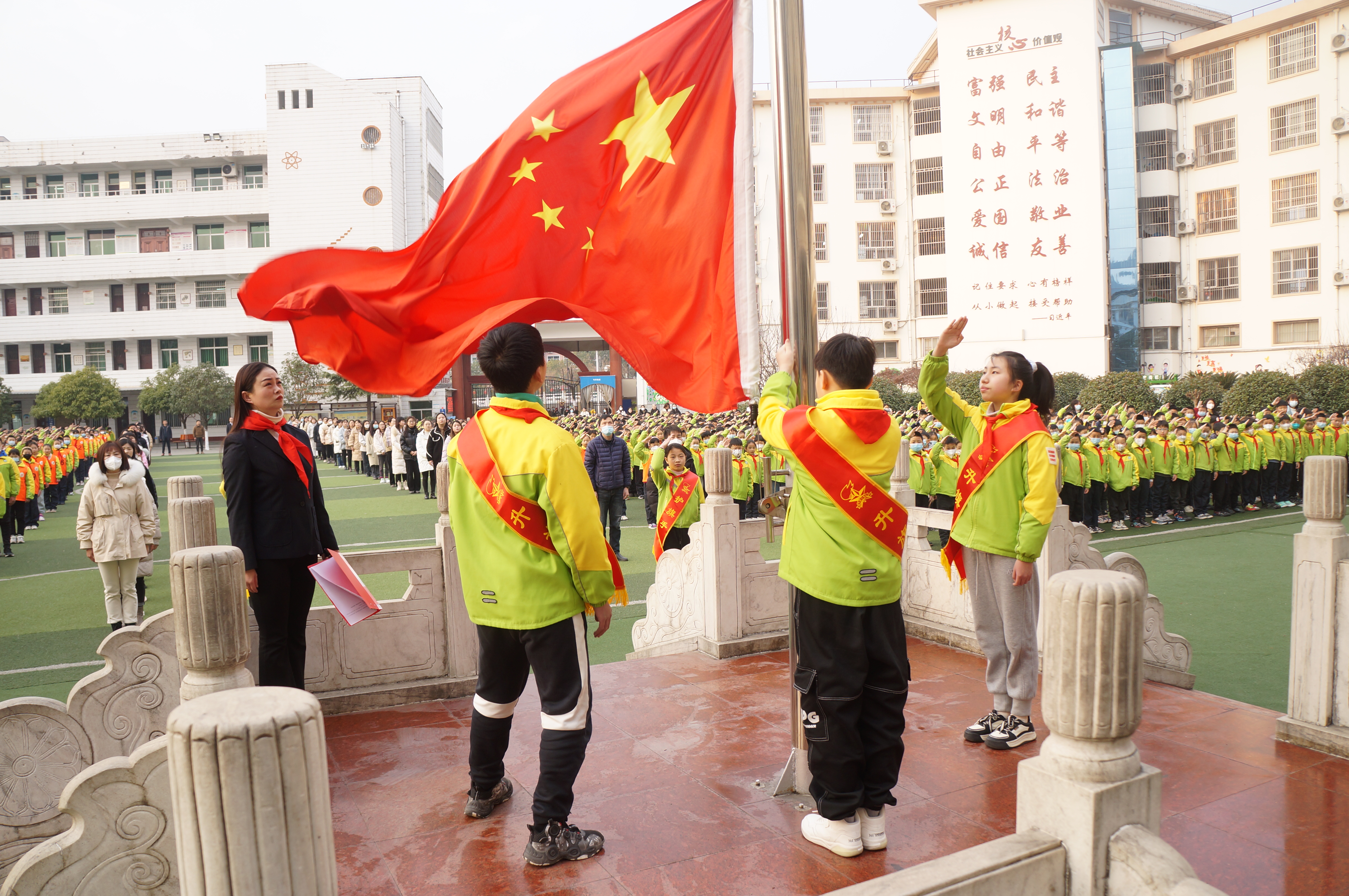 汉阴县城关一小：满满仪式感  按下“开学键”