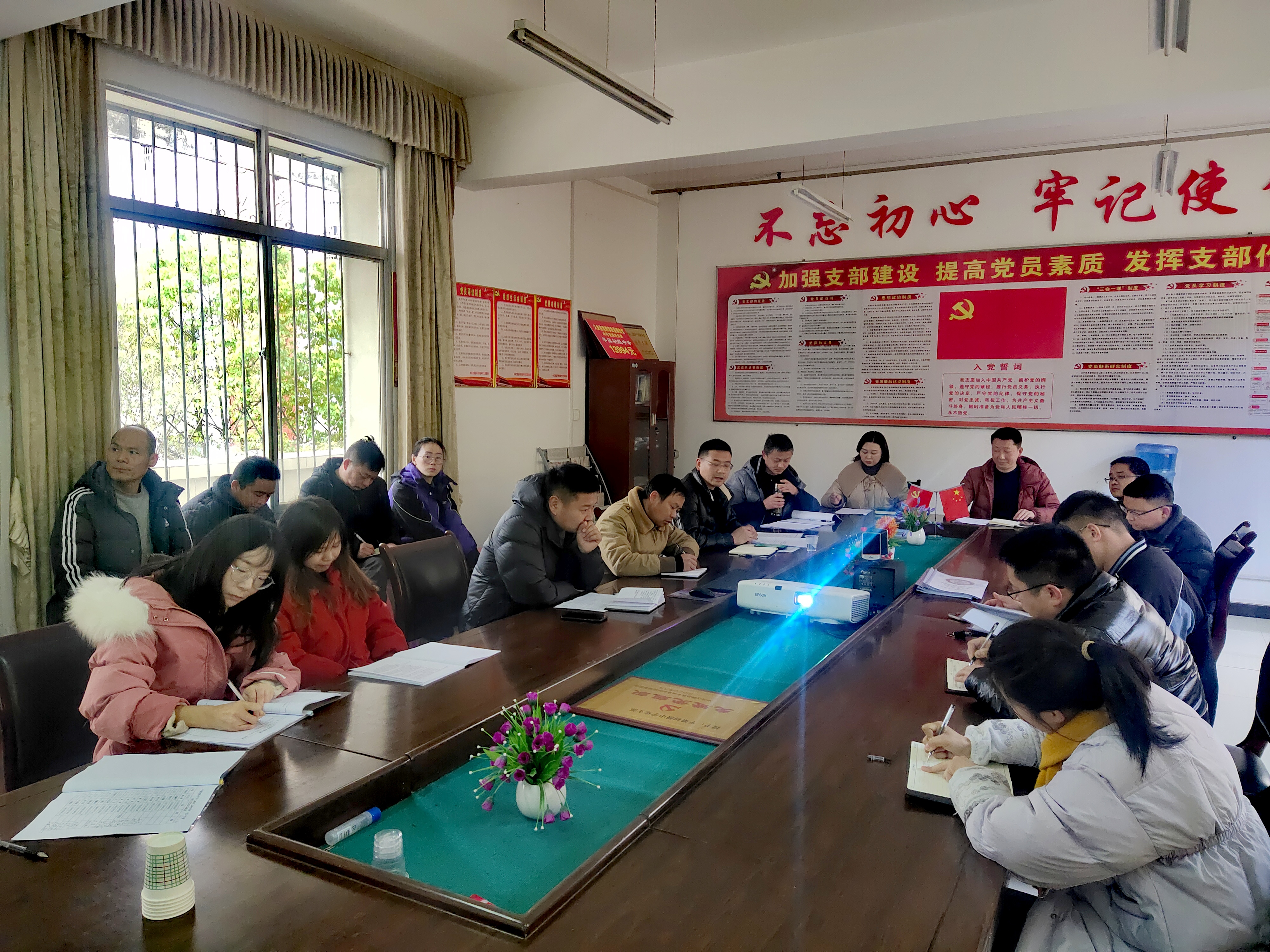 汉阴县平梁初中：开展班务培训 提升管理水平