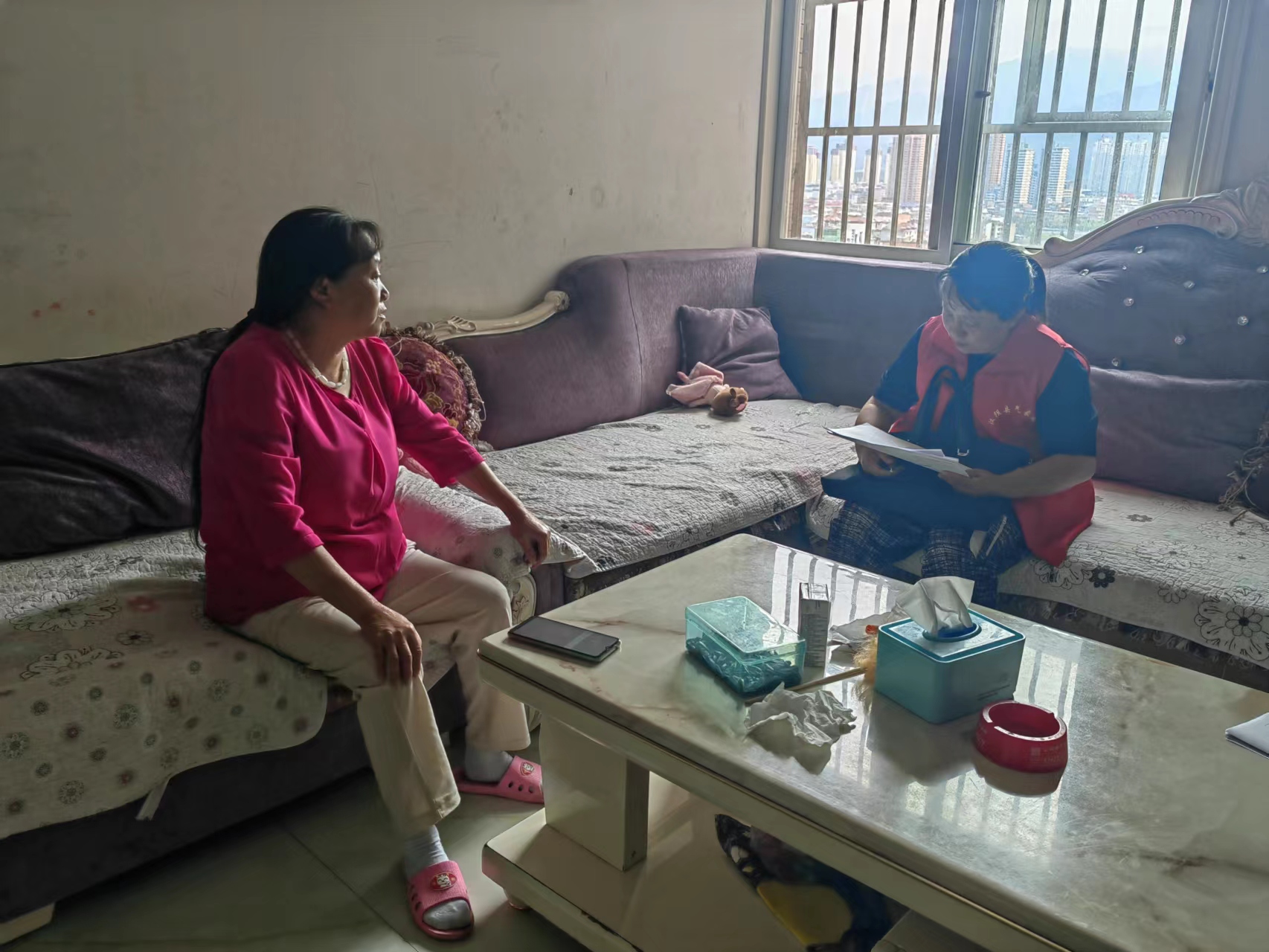 李家台社区：开展独居老人生活安全隐患排查