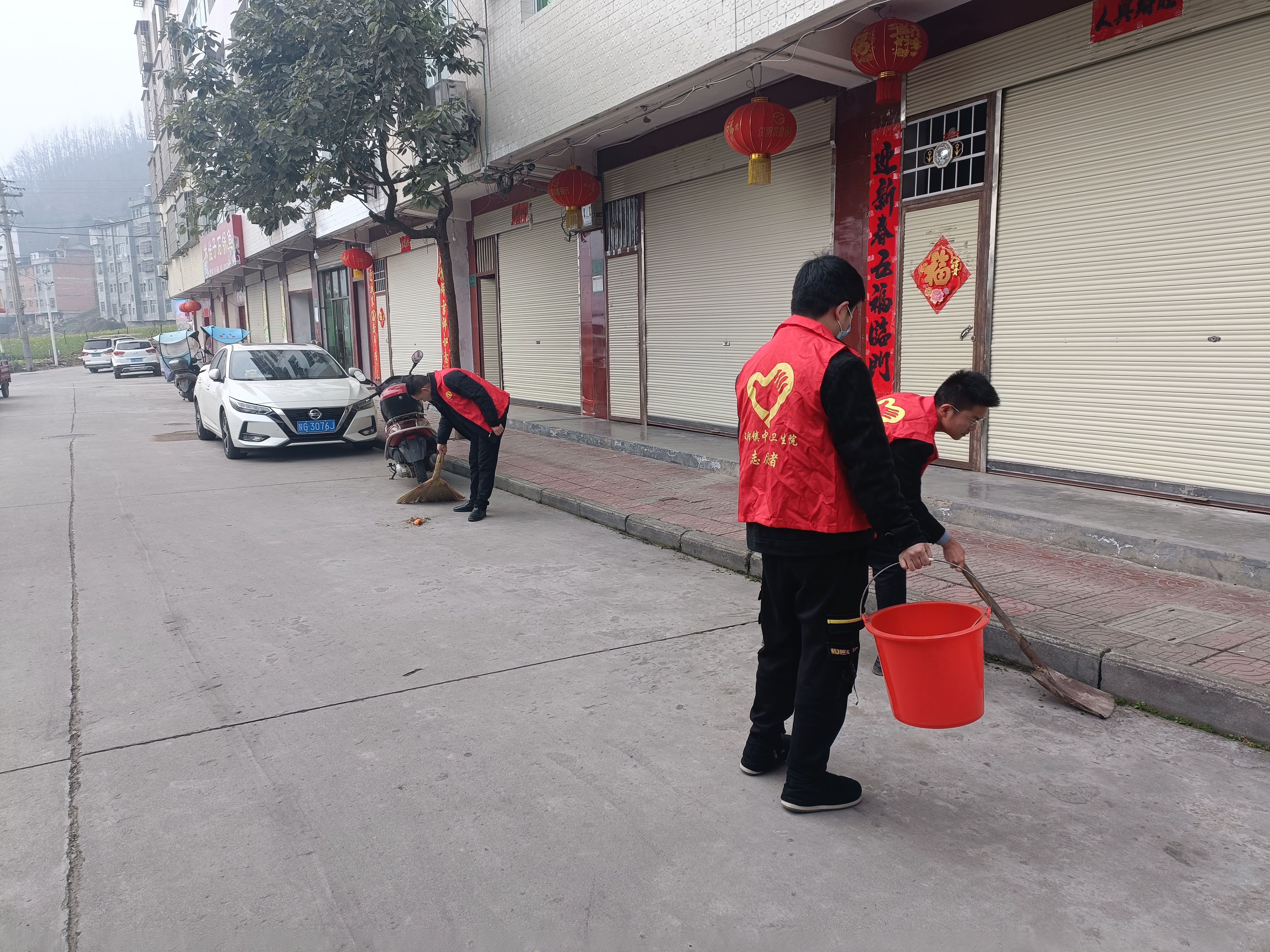 汉阳镇中心卫生院开展“学雷锋”志愿清扫活动