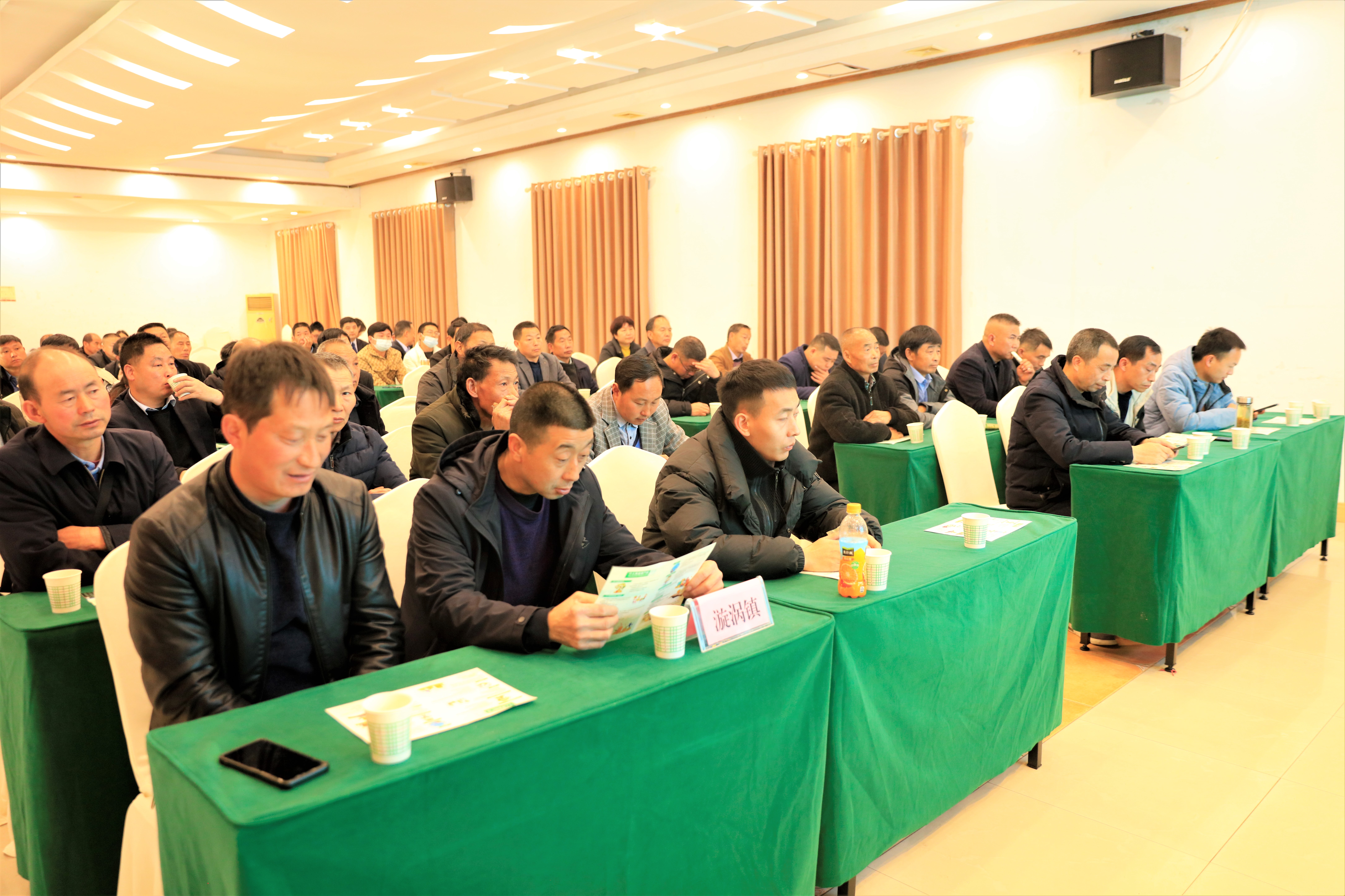 汉阴农商银行联合汉阴县烟草公司 召开烟草产业链金融服务推介会