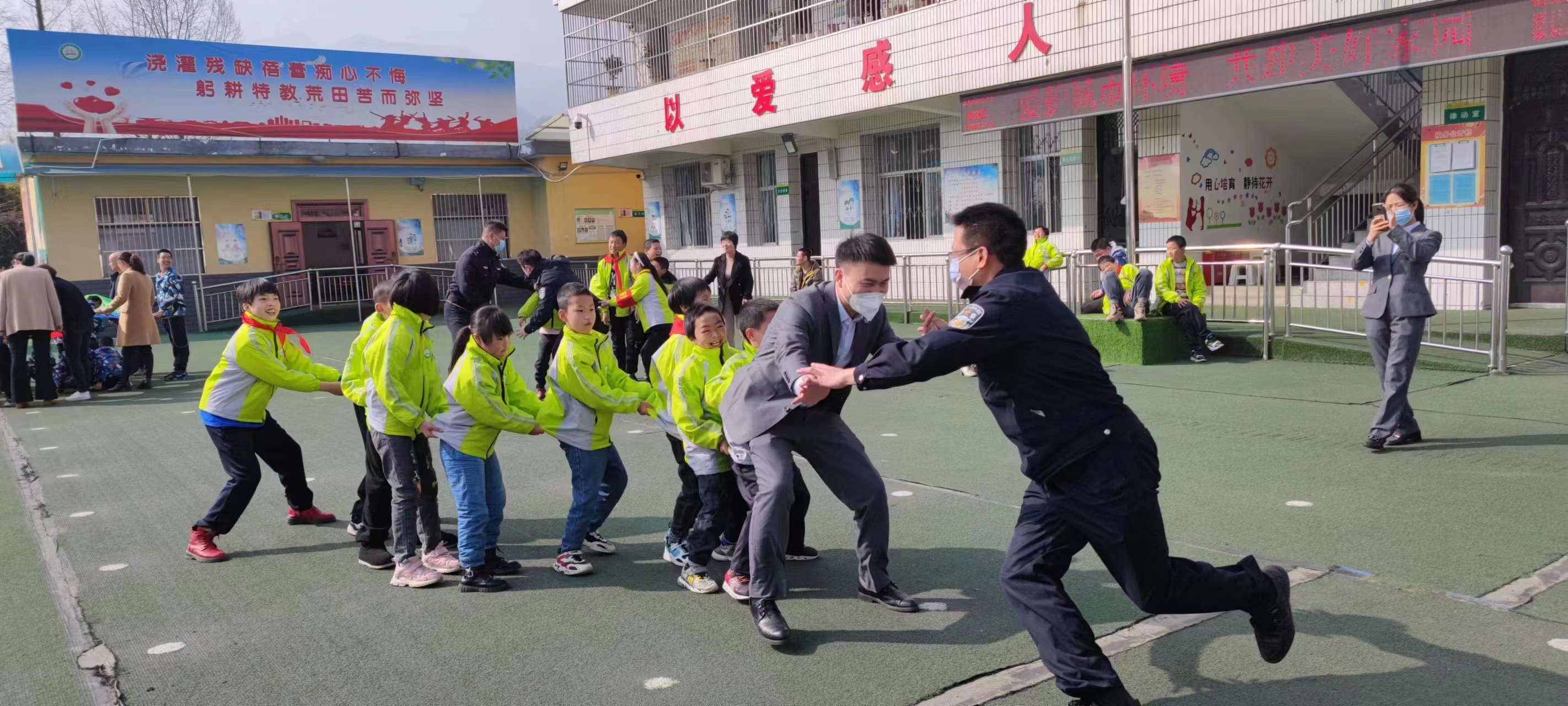 城关镇李家台社区志愿服务温暖儿童心