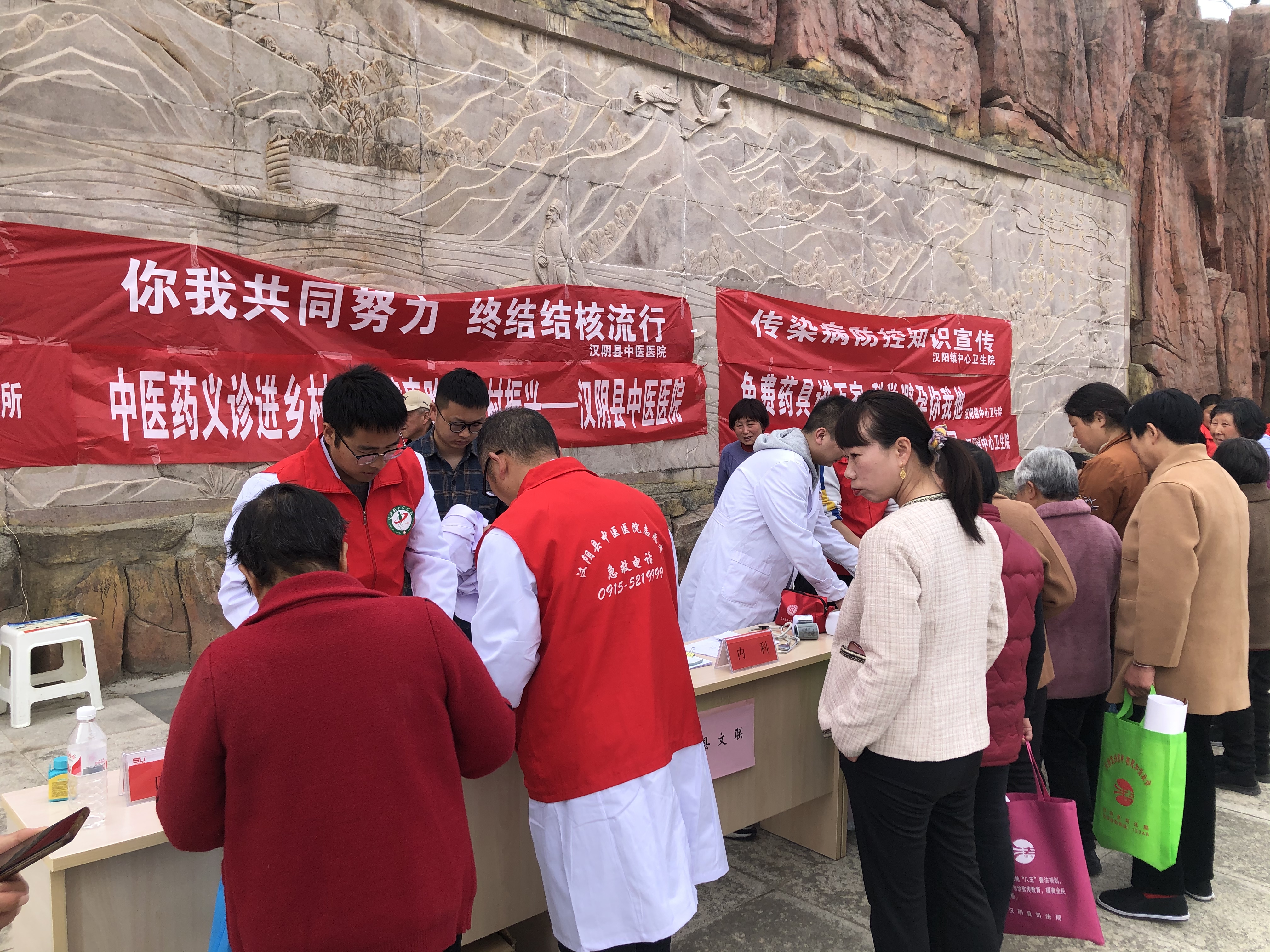 汉阳镇中心卫生院开展文化科技卫生“三下乡”实践活动