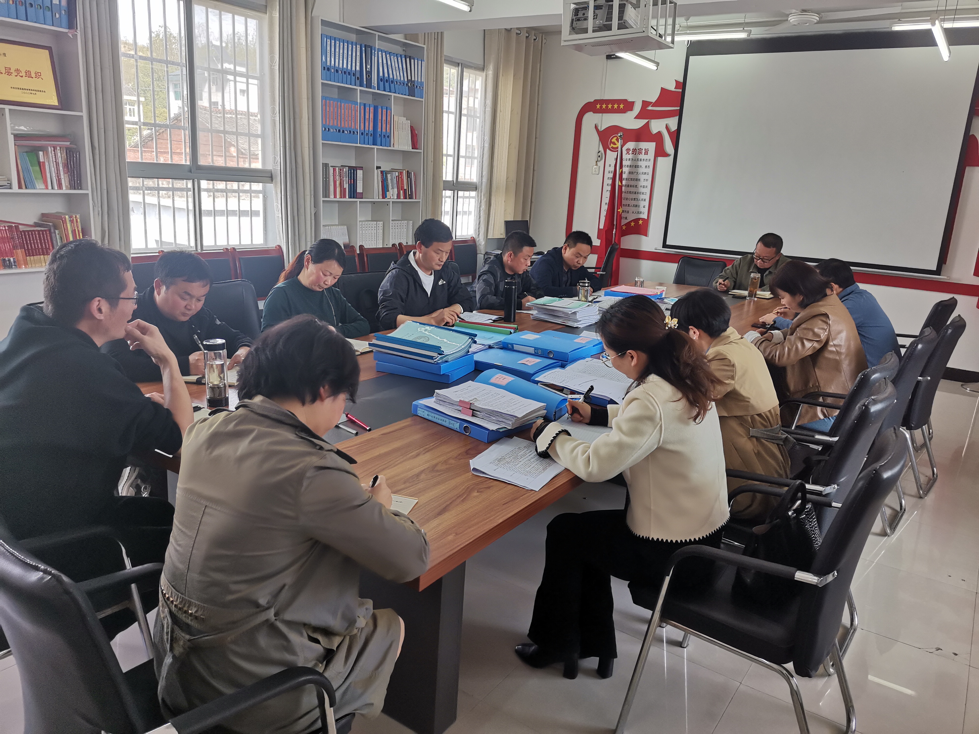 汉阴县教育体育和科技局督导平梁镇中心小学教育教学常规工作