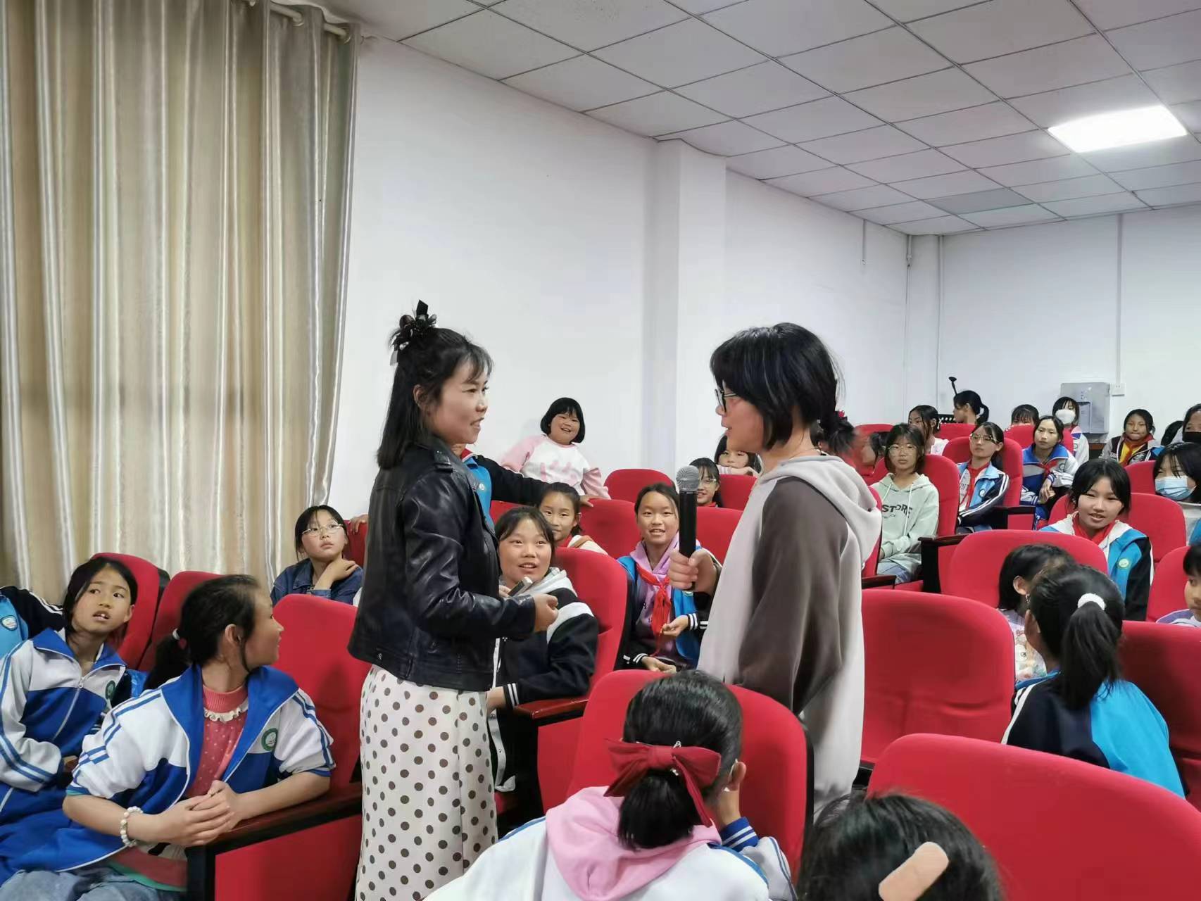 静待花开 让青春不迷茫 --－汉阴县双乳镇中心小学开展女生青春期健康教育讲座