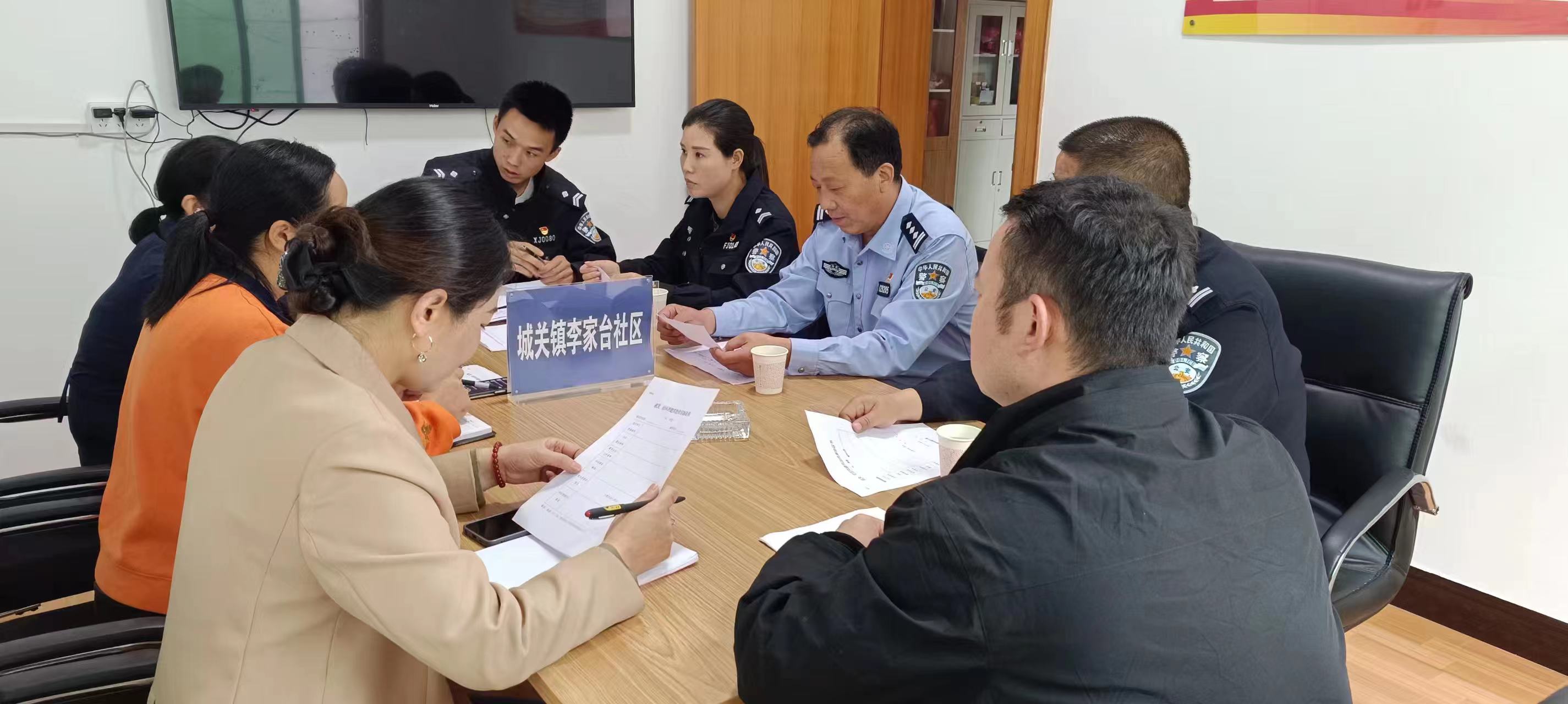 汉阴县看守所党员到李家台社区开展“双报到”活动