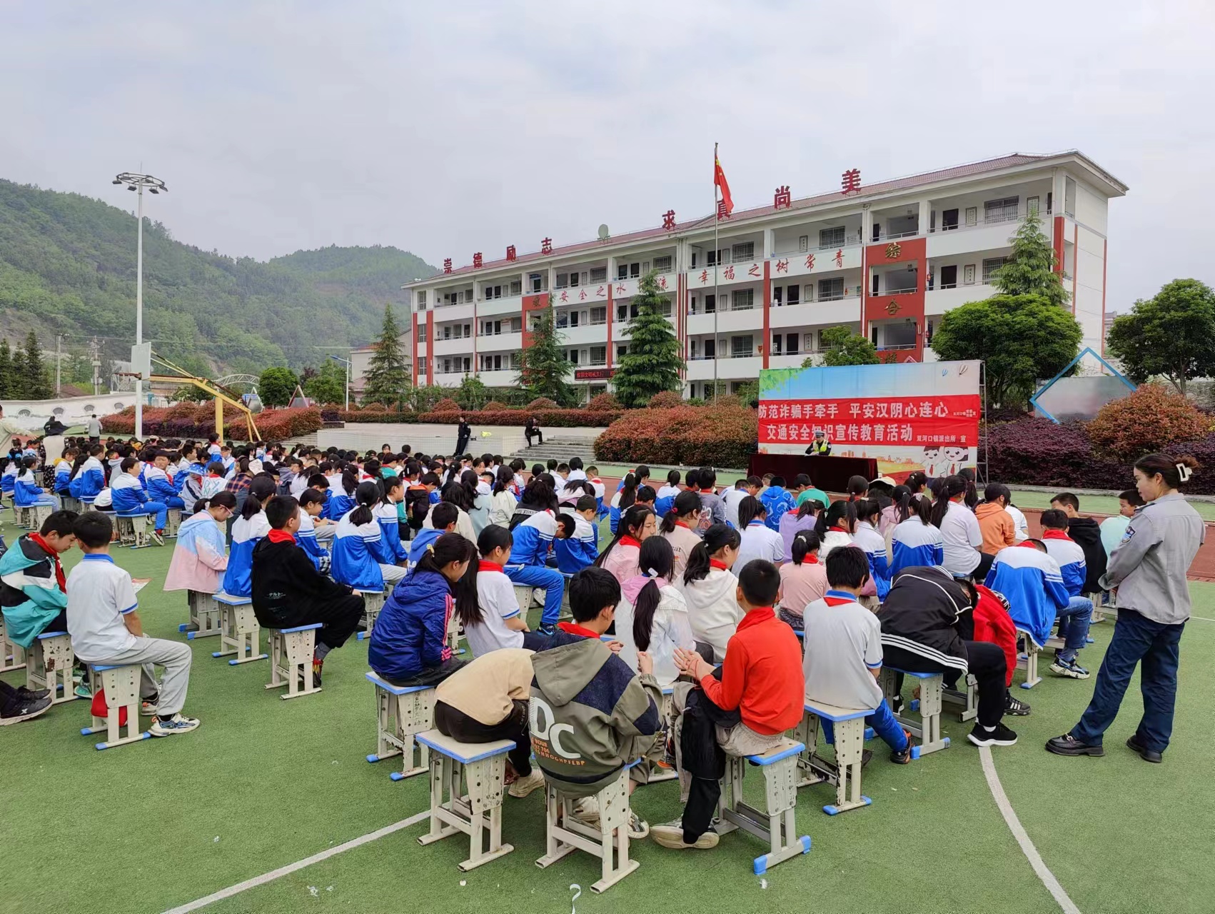 春季守护行动丨交警进校园 安全“驻”心间