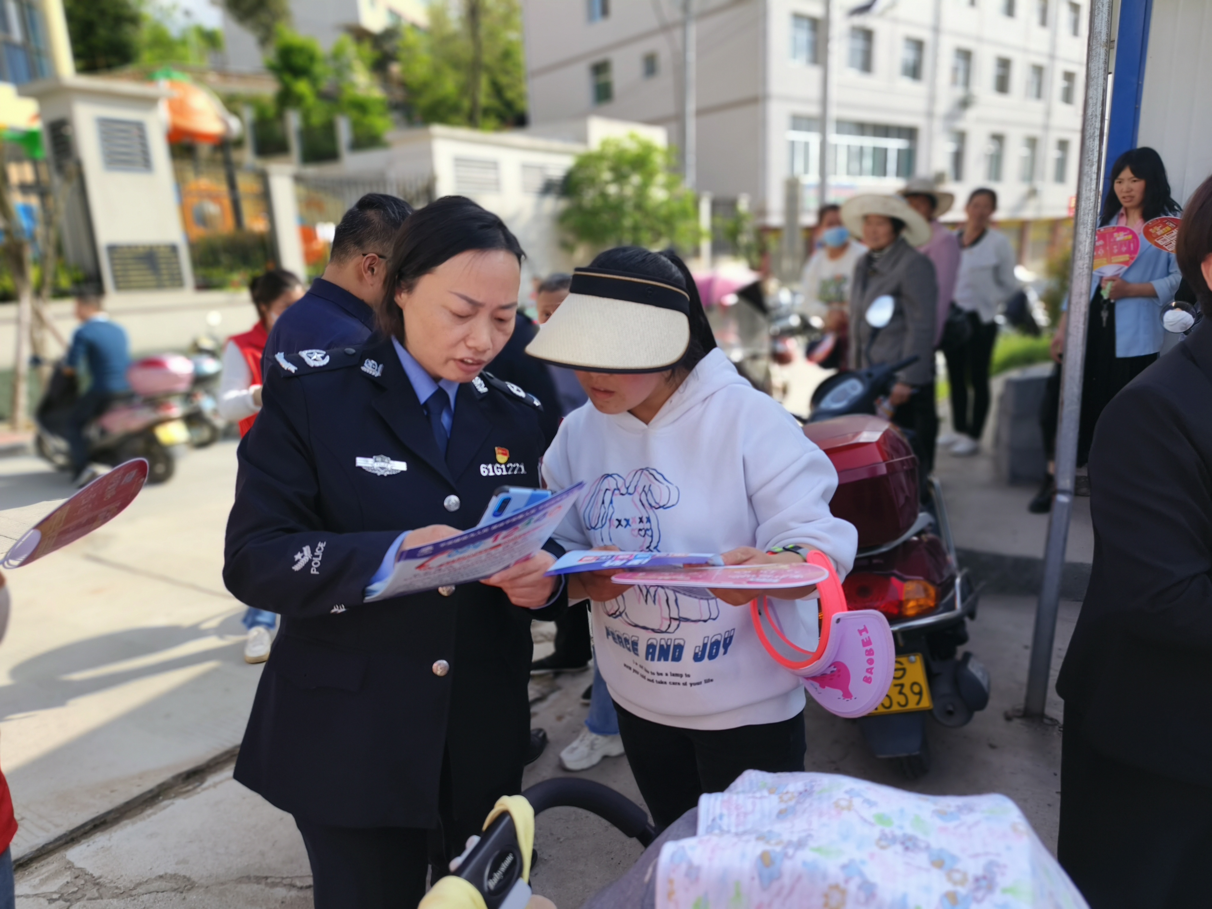 汉阴县城关镇龙岭社区新时代文明实践站开展全民反诈宣传活动