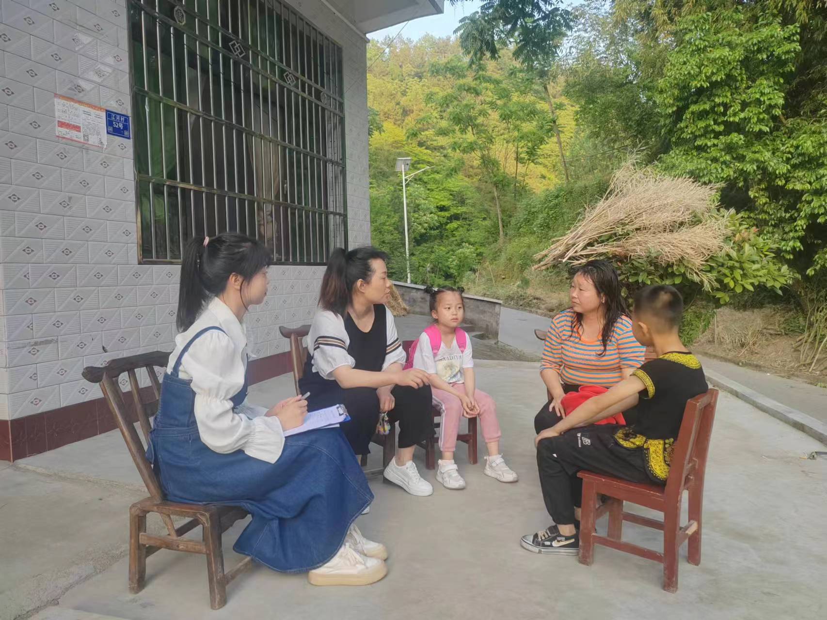 沟通从心开始——汉阴县双乳镇中心小学大家访活动