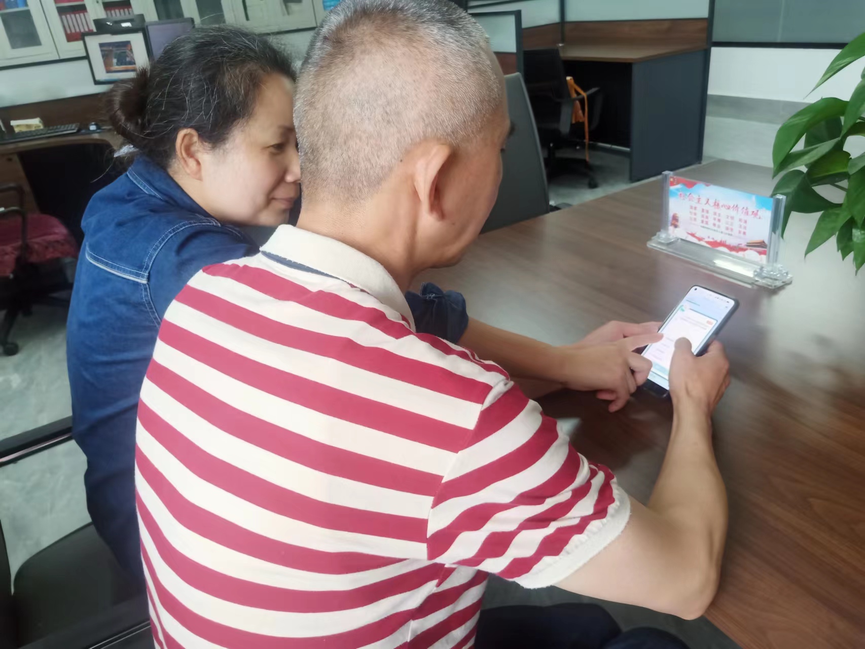国网汉阴县供电公司：“安全月”里话安全 “链工宝”上答题忙