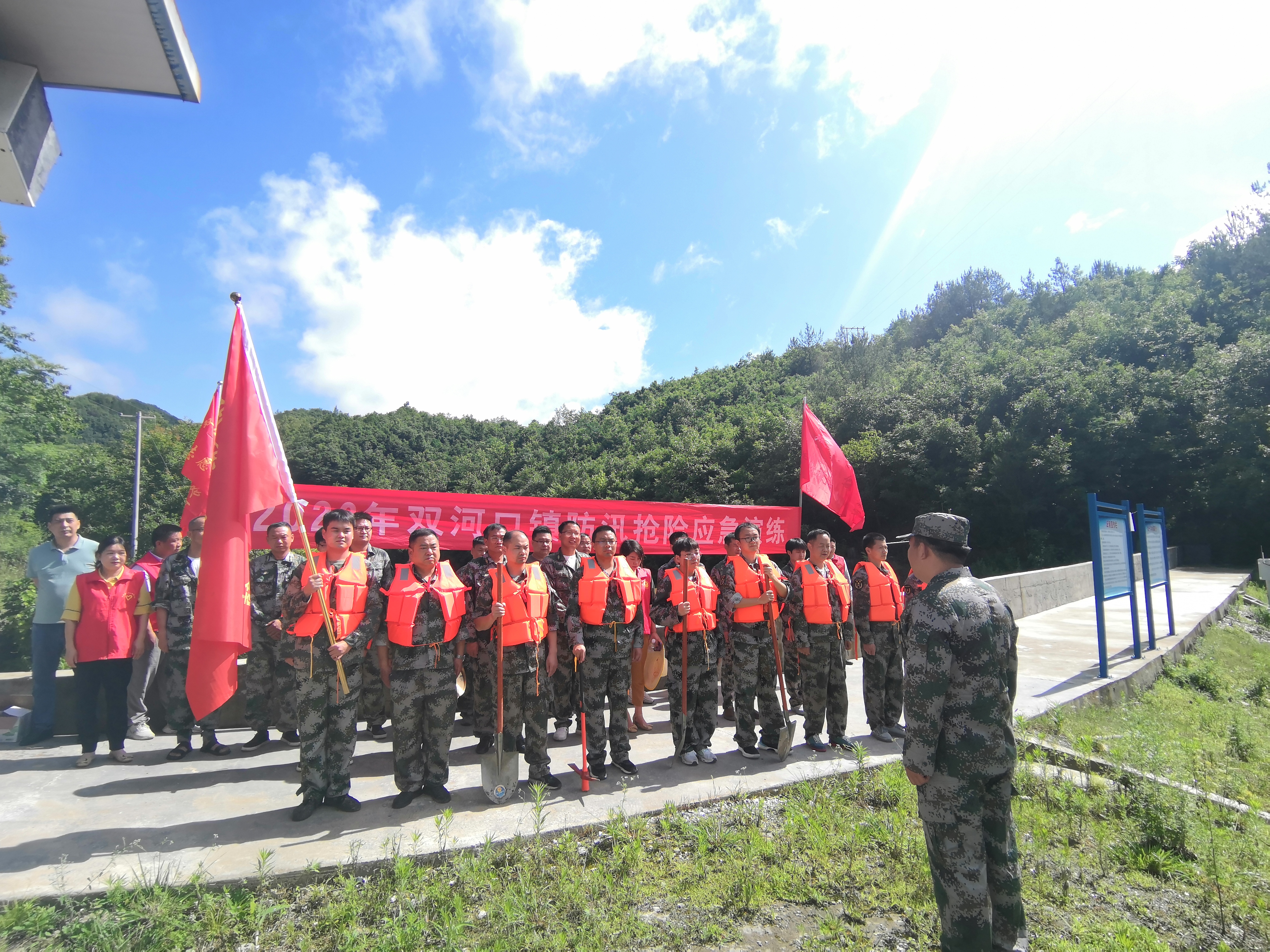 双河口镇民兵营开展防汛应急演练