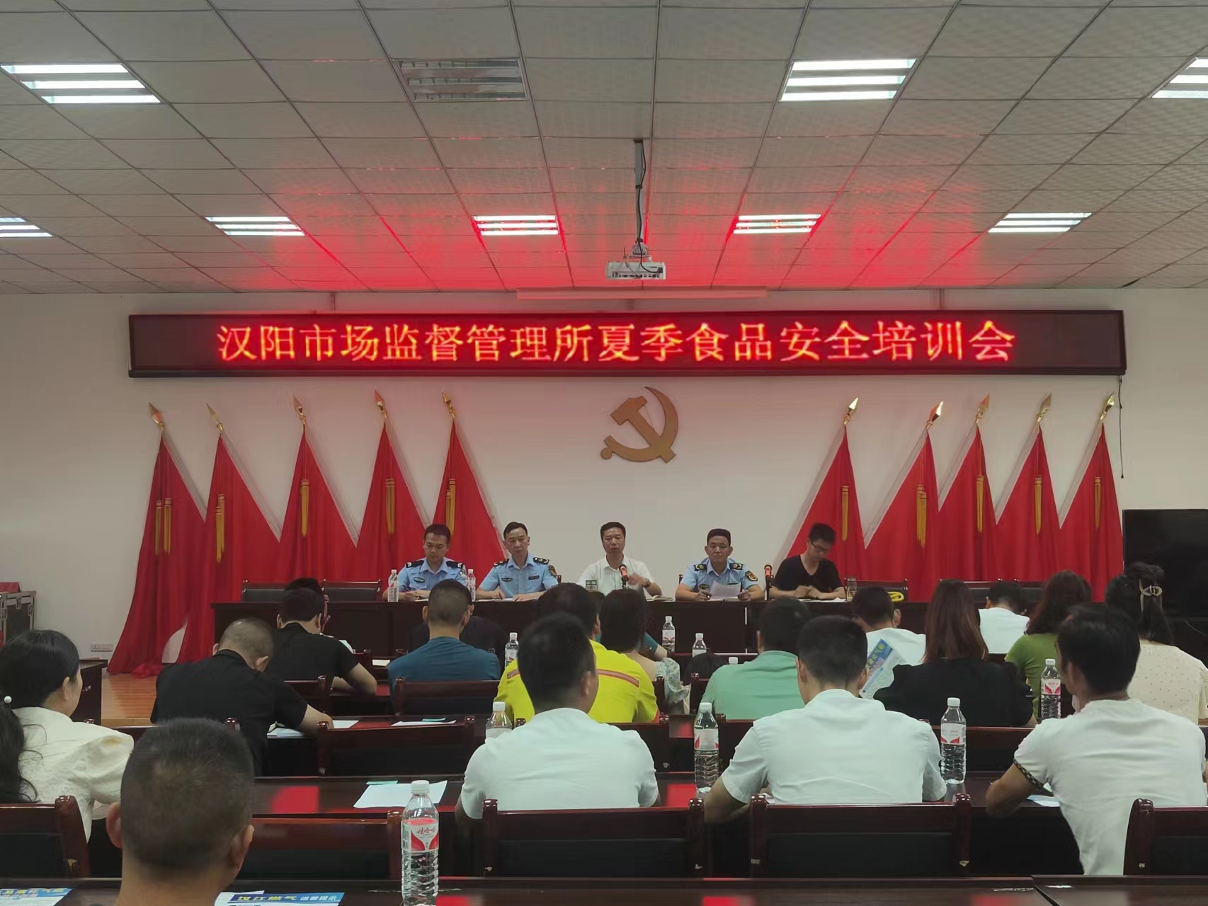 汉阳市场监管所召开夏季食品安全工作培训会