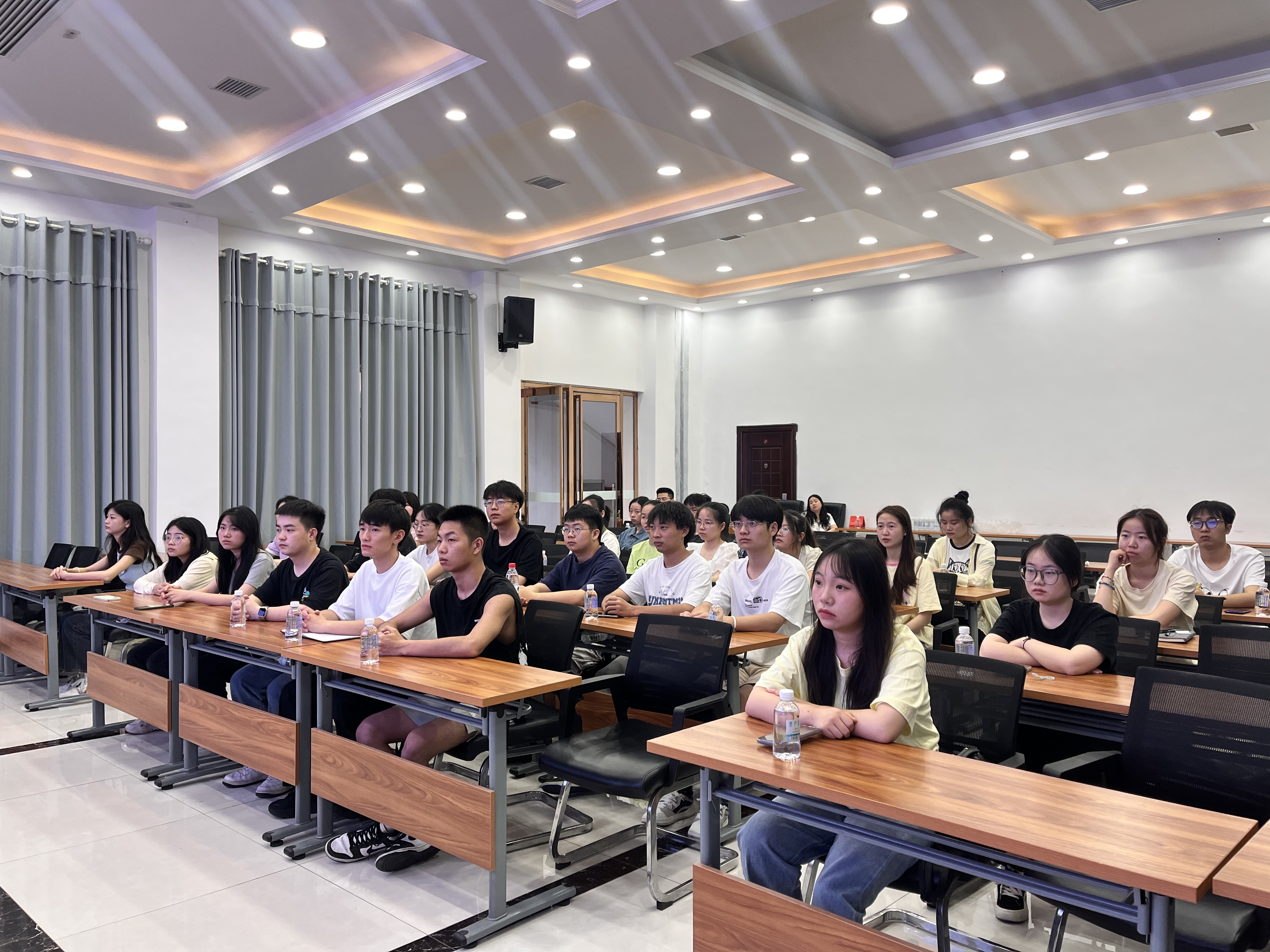 【以青春之实践 创青春之家乡】汉阴县召开2023年暑期大学生到政府机关见习岗前培训会