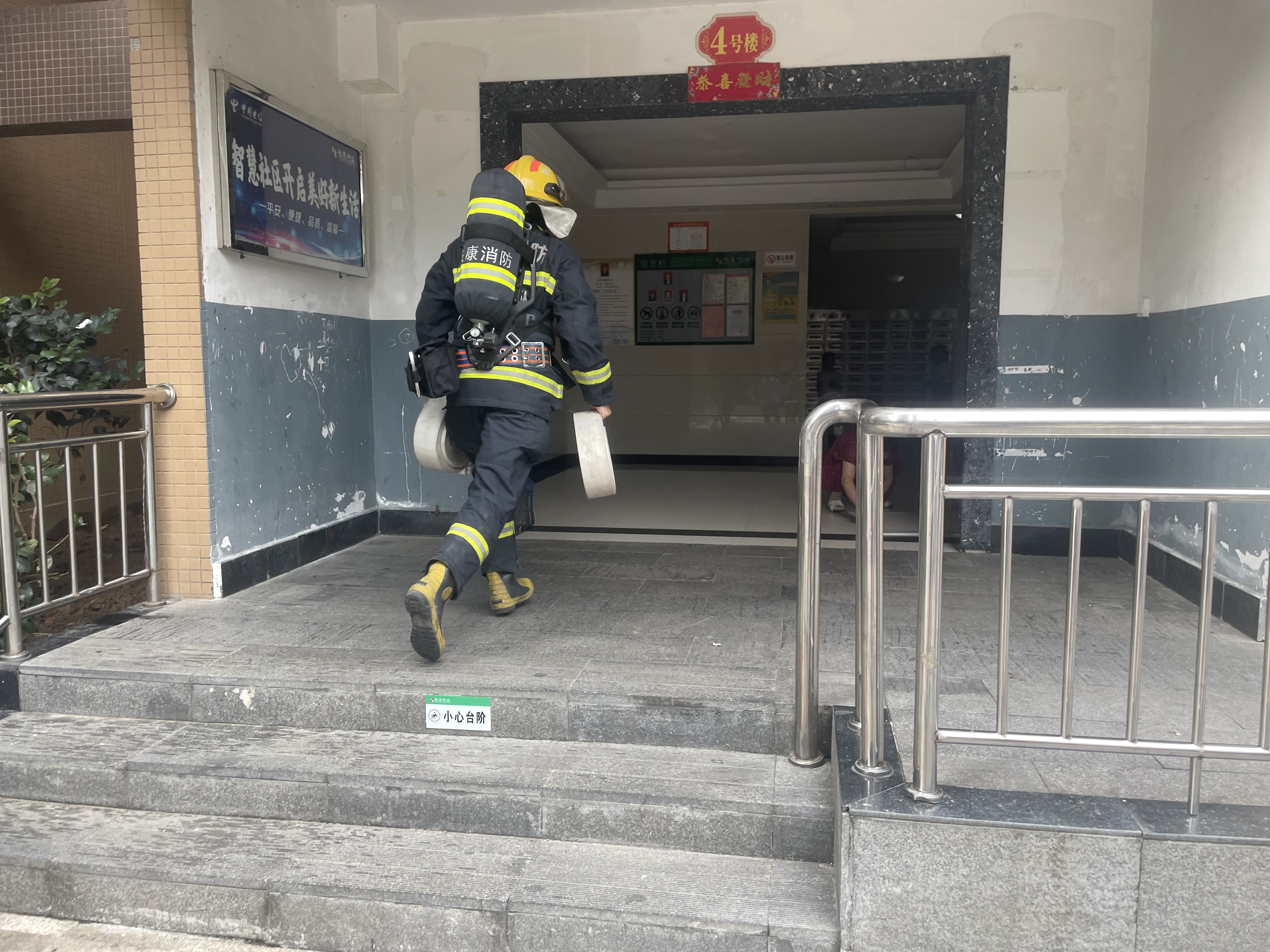 汉阴县城关镇李家台社区联合“双报到”单位开展消防安全培训 筑牢社区安全“防火墙”