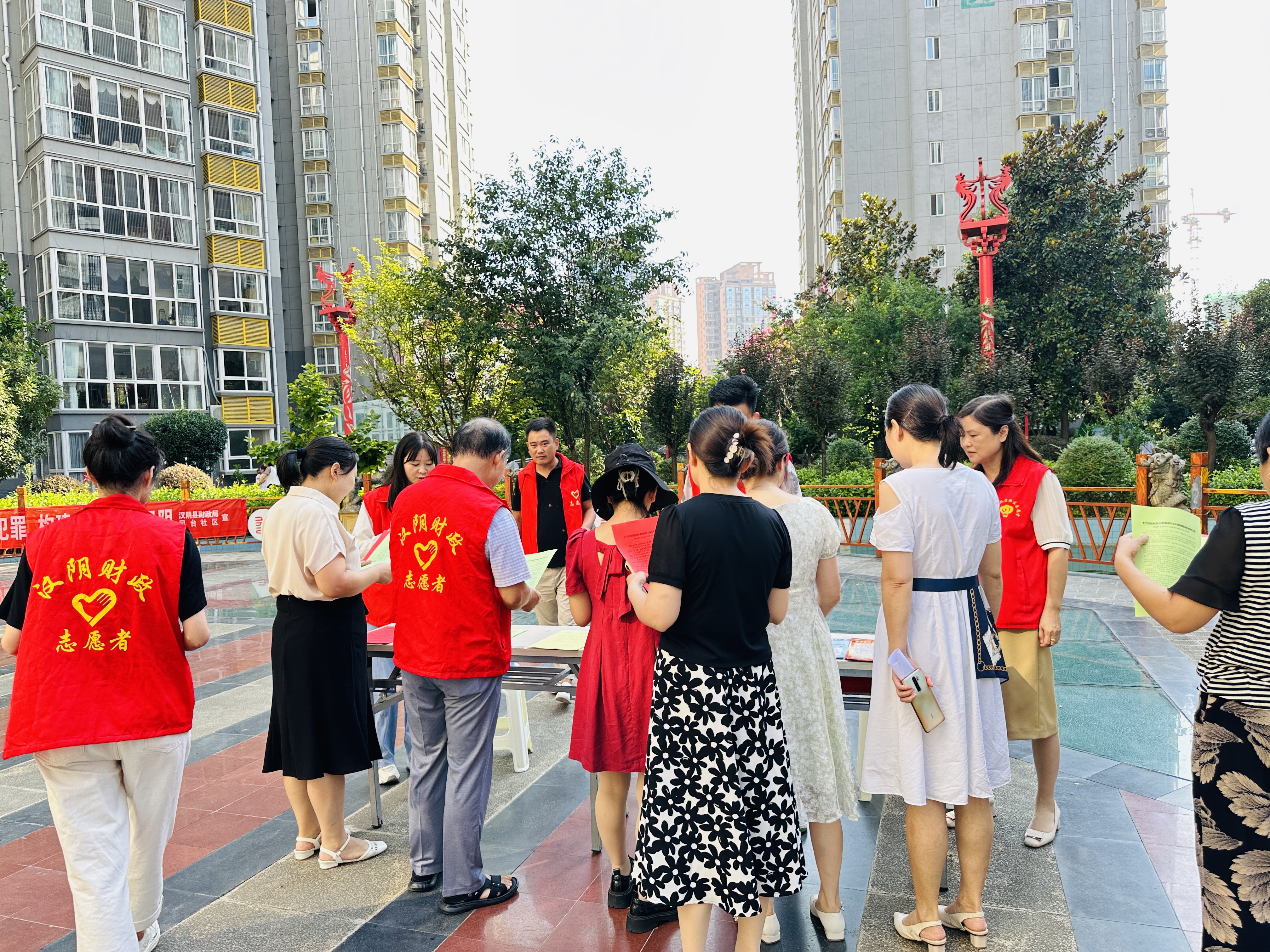 汉阴财政“‘财’相遇·共成长”志愿服务携手“五同”进社区