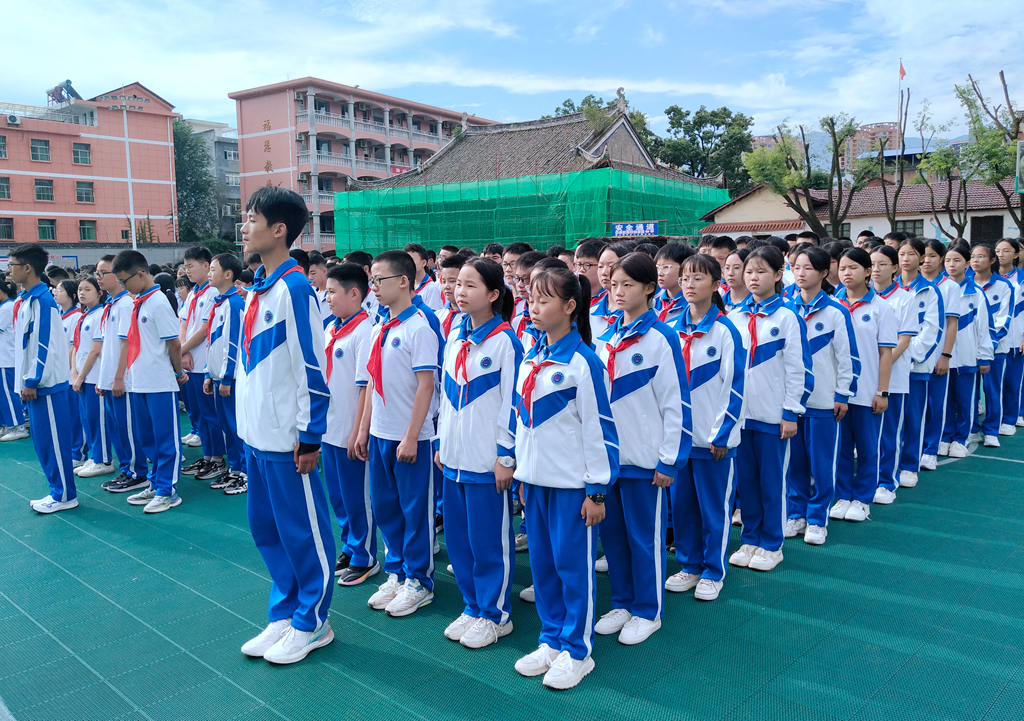 汉阴县初级中学：开学第一课 入学教育唱主角
