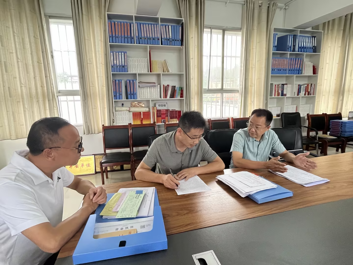 汉阴县教育体育和科技局督导组到平梁镇中心小学督导检查开学工作