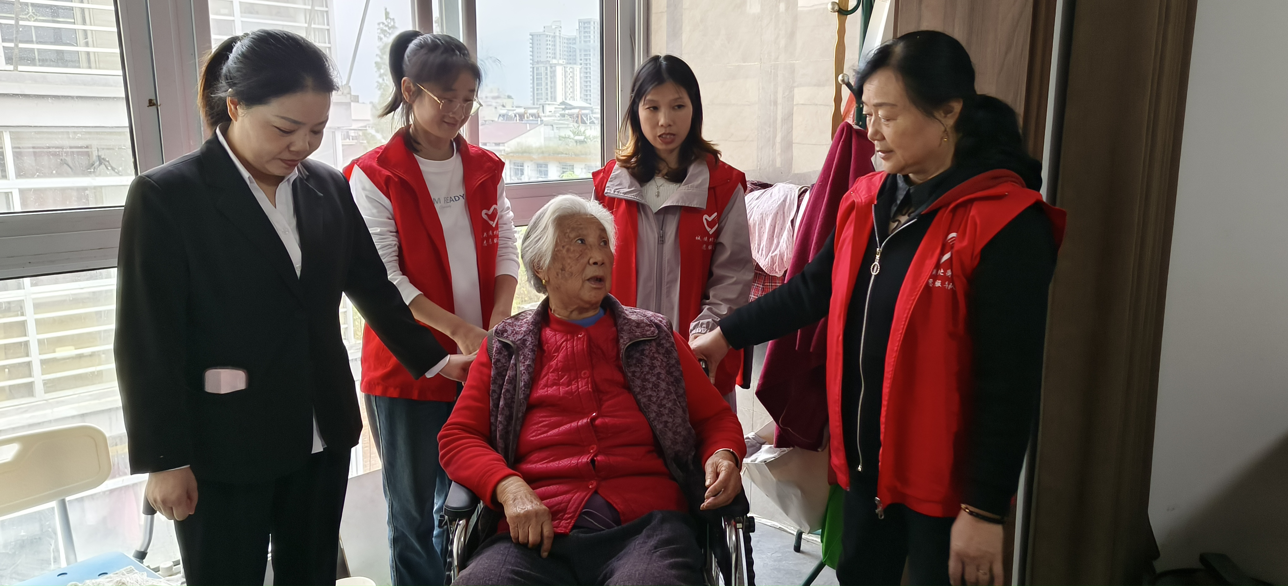 汉阴县城关镇北街社区：爱心轮椅送上门 暖心服务心连心