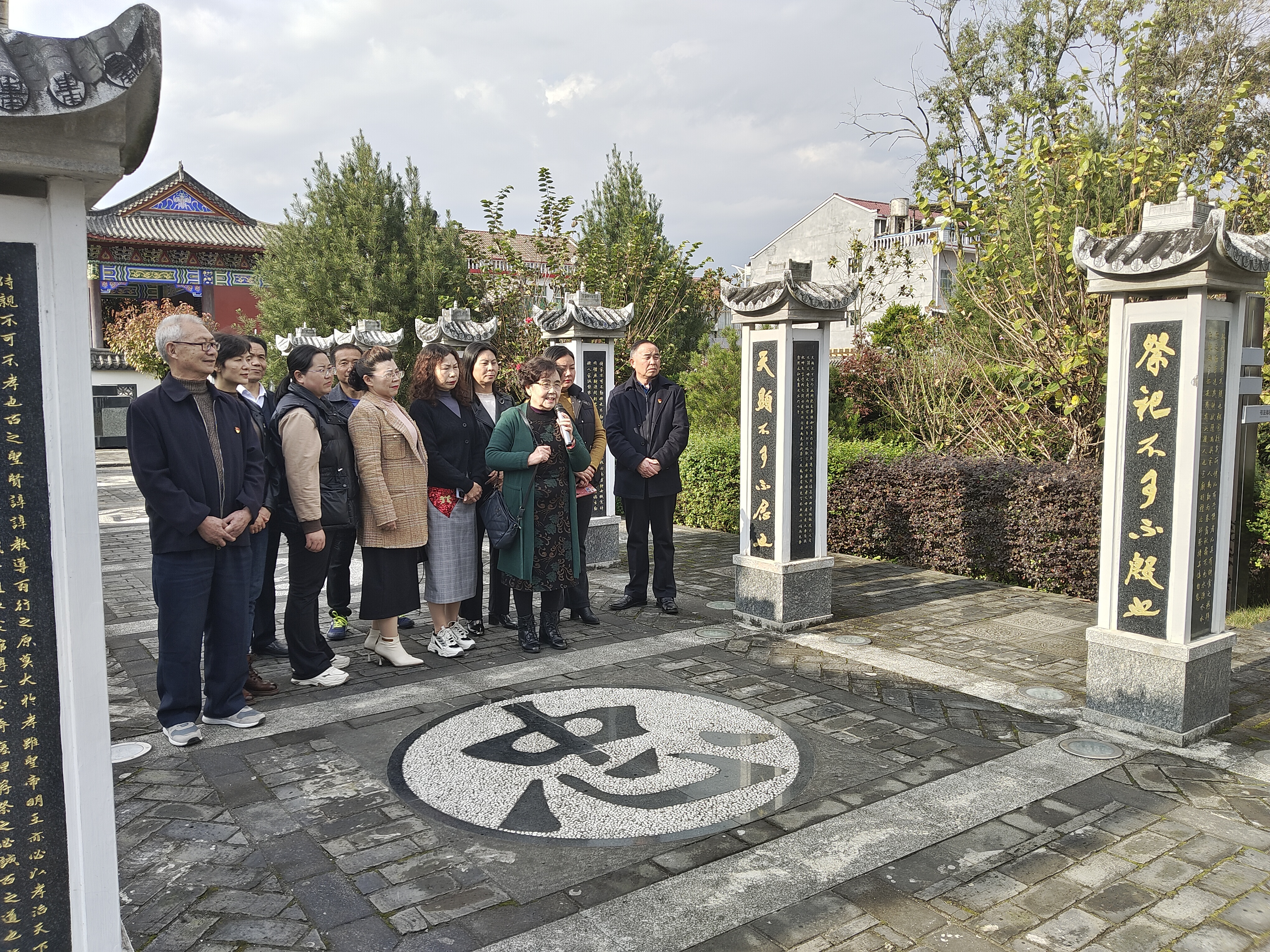 汉阴县城关镇西街社区：重温红色之旅 赓续革命精神